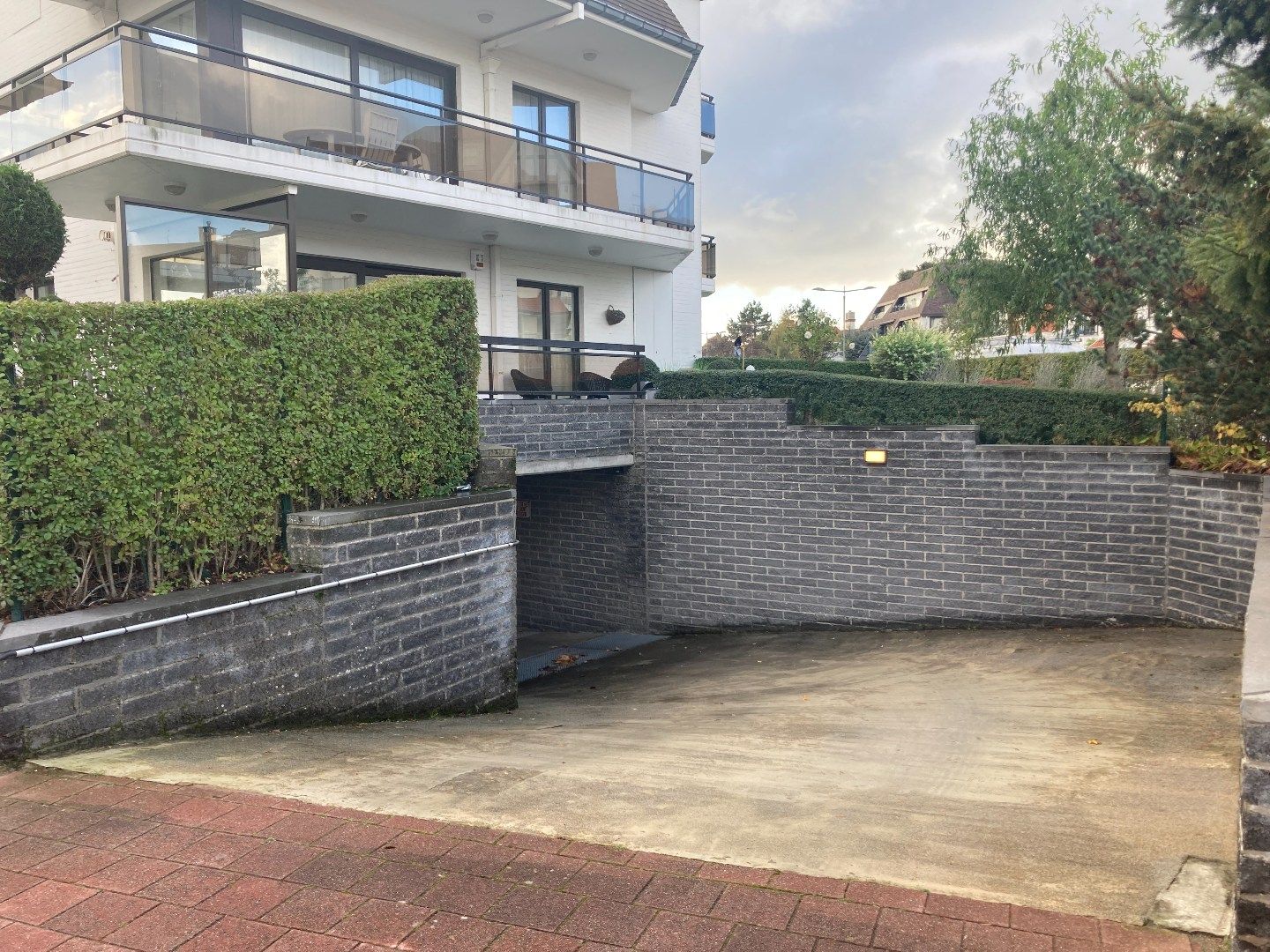 Ruime dubbele garagebox nabij het Rubensplein en het Albertstrand foto {{pictureIndex}}