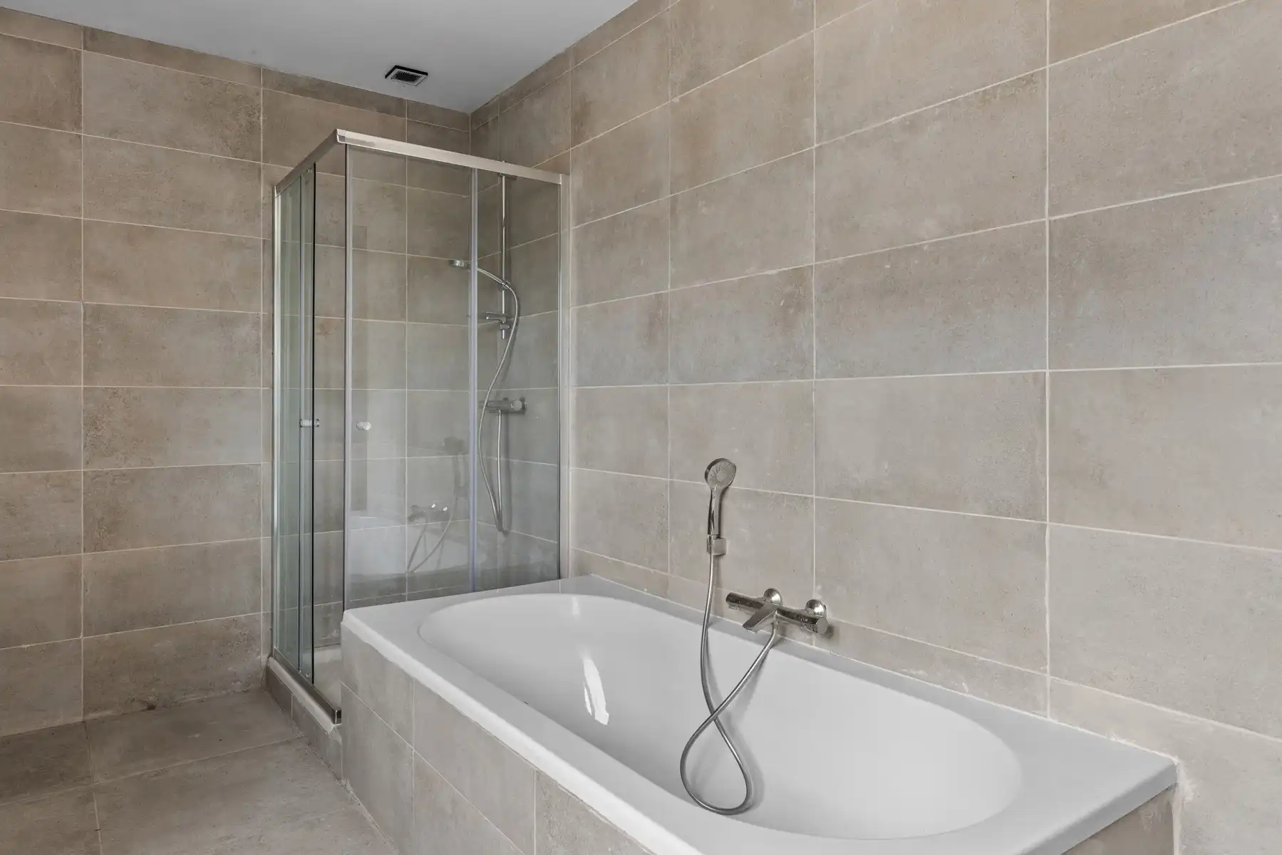 Instapklare open bebouwing met 4 slaapkamers foto 14