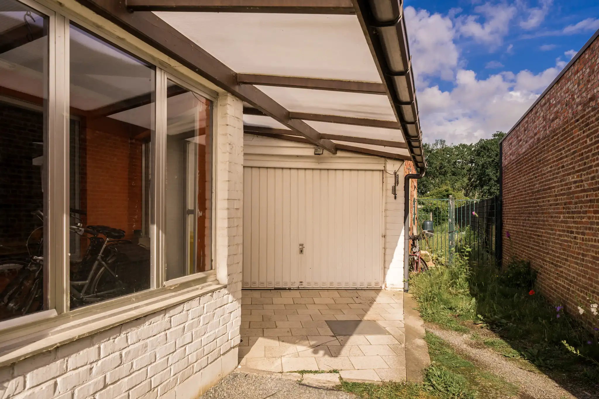 Karaktervolle woning met 3 (tot 5) slaapkamers, tuin, vergunde serre en grote garage / werkplaats foto 8