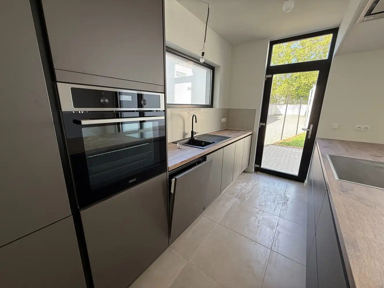 Ruim nieuwbouwappartement met 2 slaapkamers én parkeerplaats! foto 5