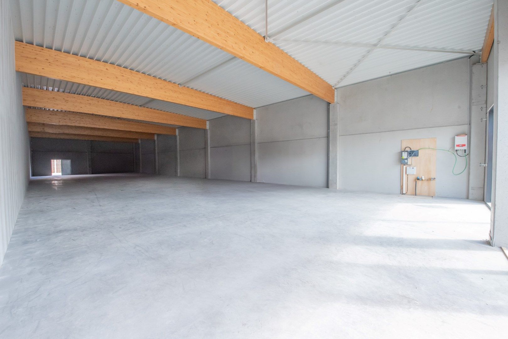 TE HUUR – Nieuwbouw commerciële unit (473 m²) in modern retailcomplex foto 6
