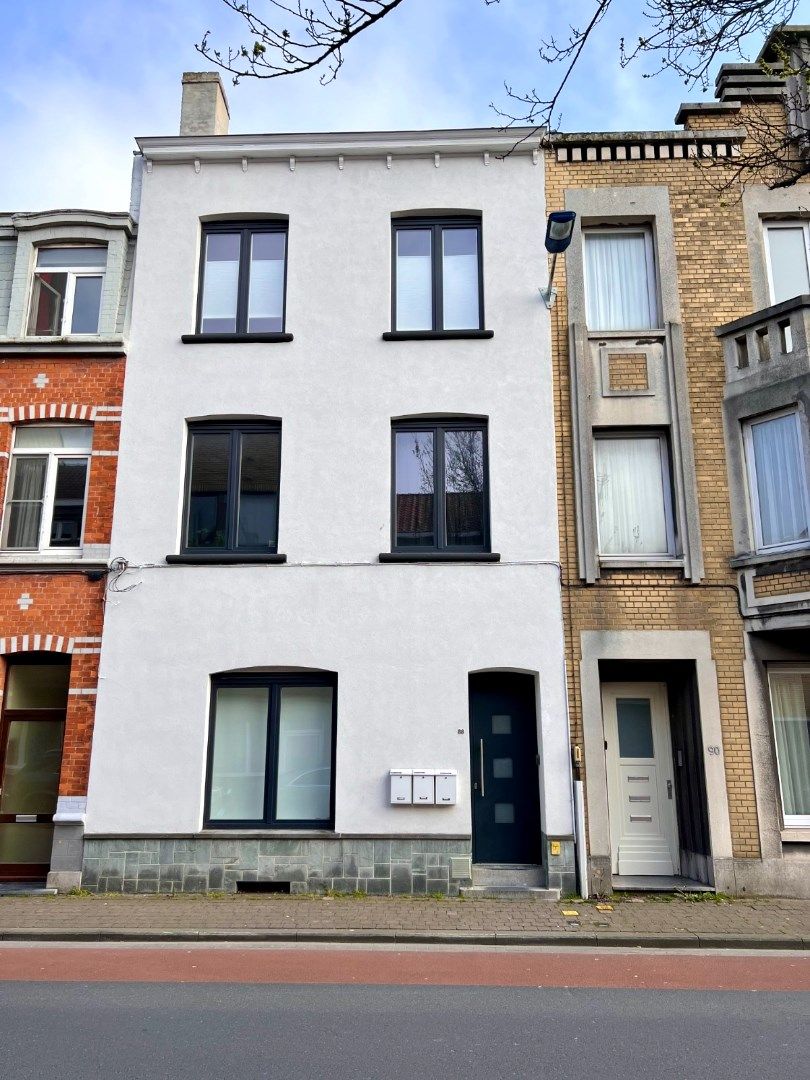 VOLLEDIG GERENOVEERD 1-SLAAPKAMER APPARTEMENT MET TERRAS foto 1