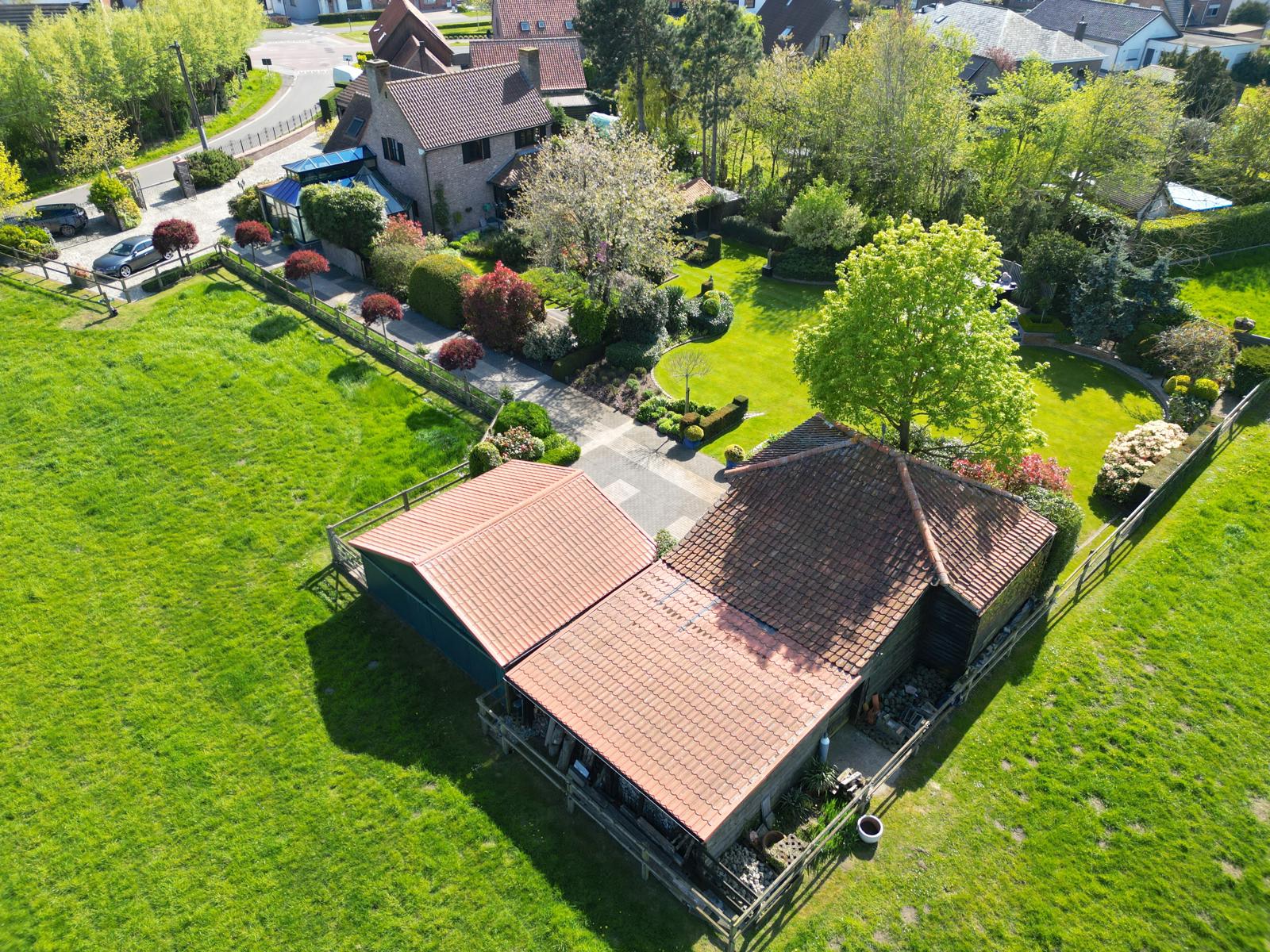 Villa met paardenboxen nabij het centrum foto 32