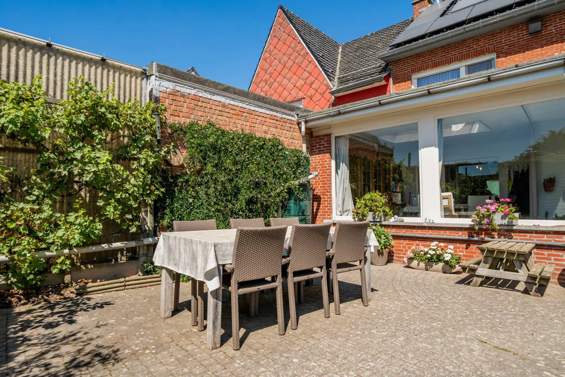 HOB instapklare gezinswoning met tuin! foto 21