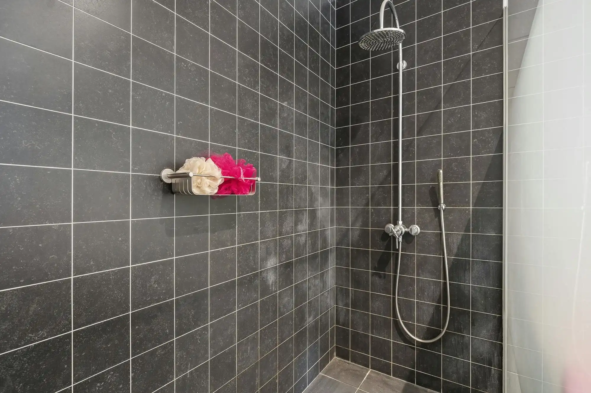 Luxe villa met exclusieve tuin en 600m2 magazijn in KMO-zone foto 57