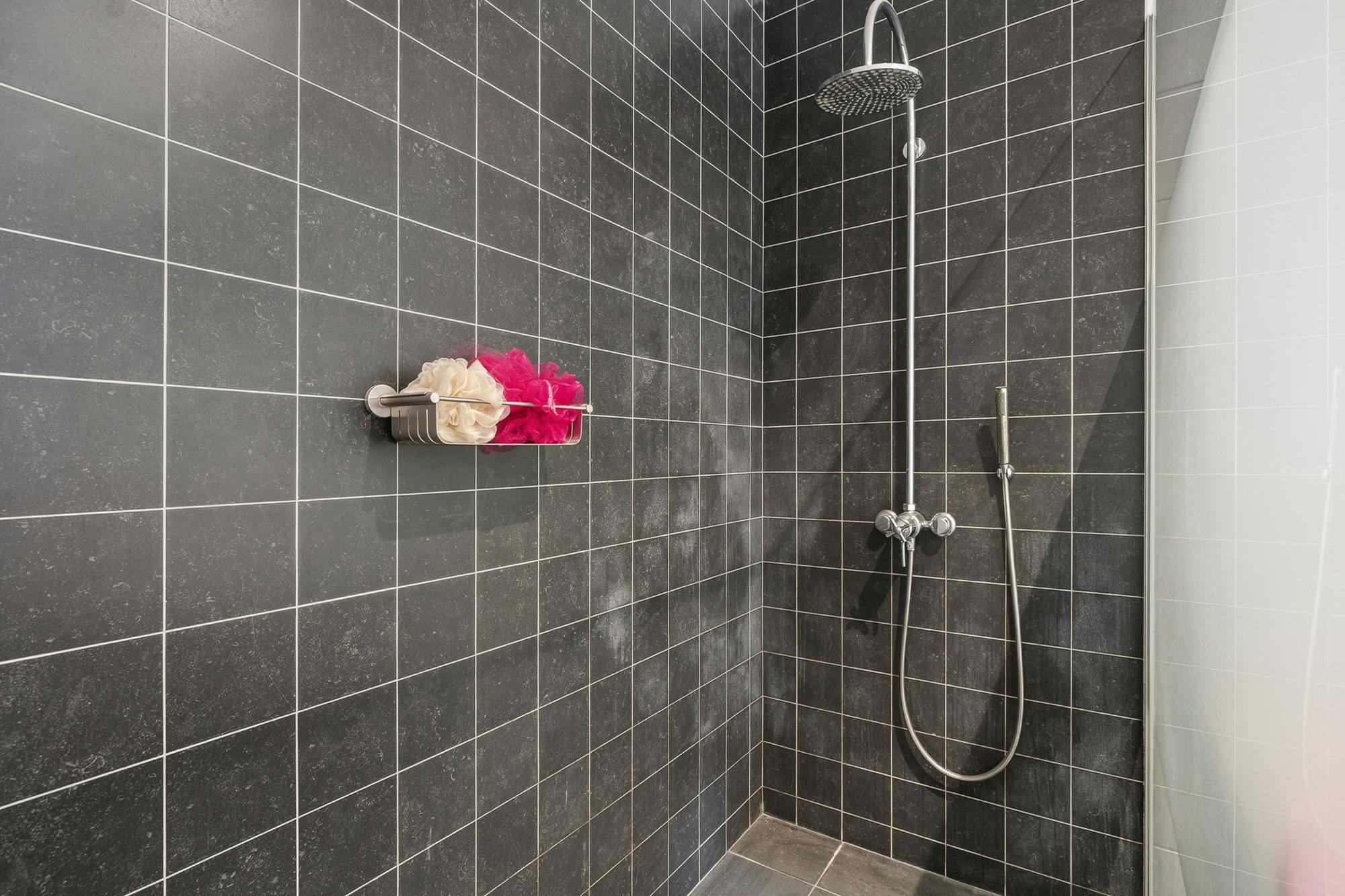 Luxe villa met exclusieve tuin en magazijn in KMO-zone foto 57