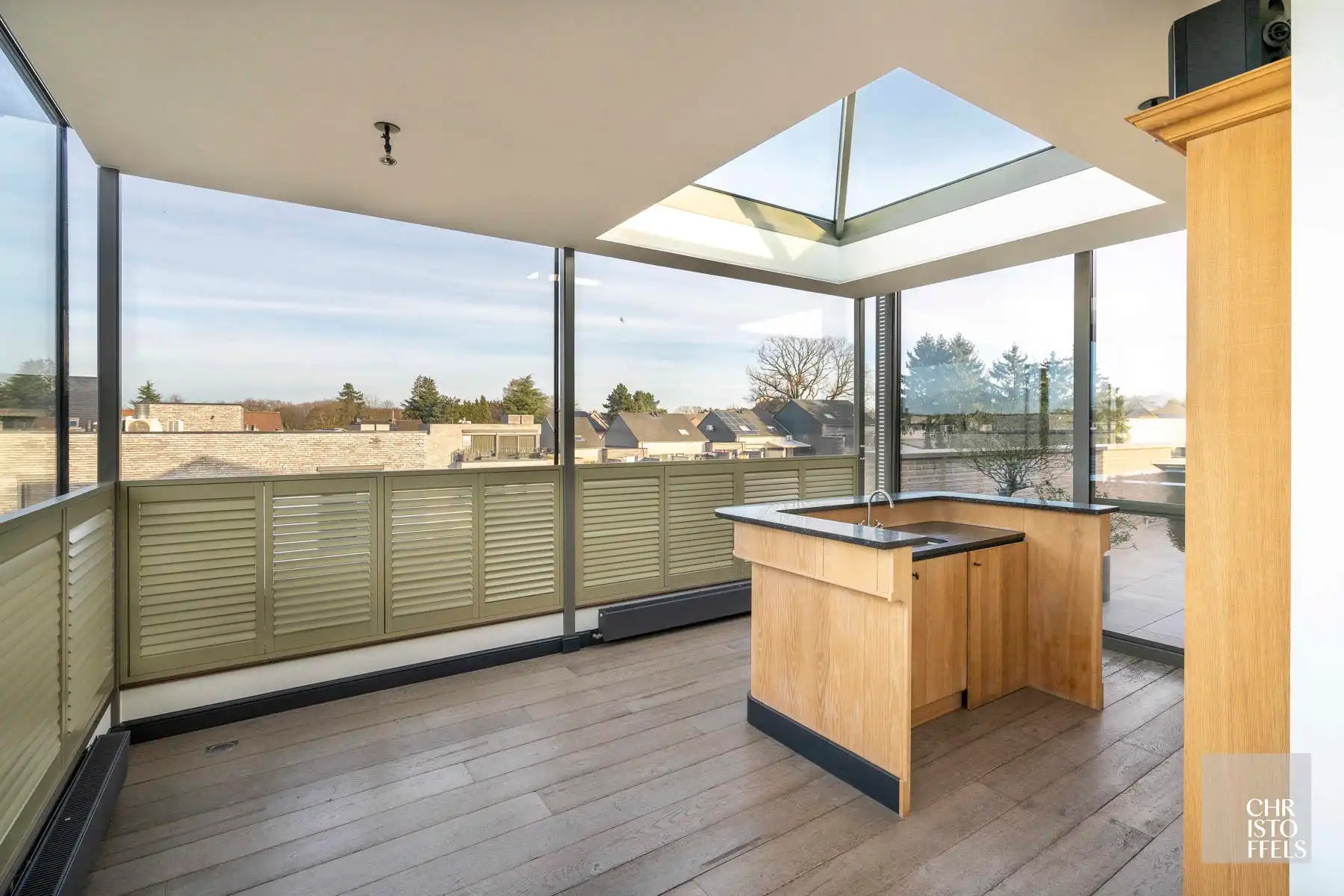 Luxe penthouse van 239m² met 34m² terrassen in hartje Zutendaal! foto 2
