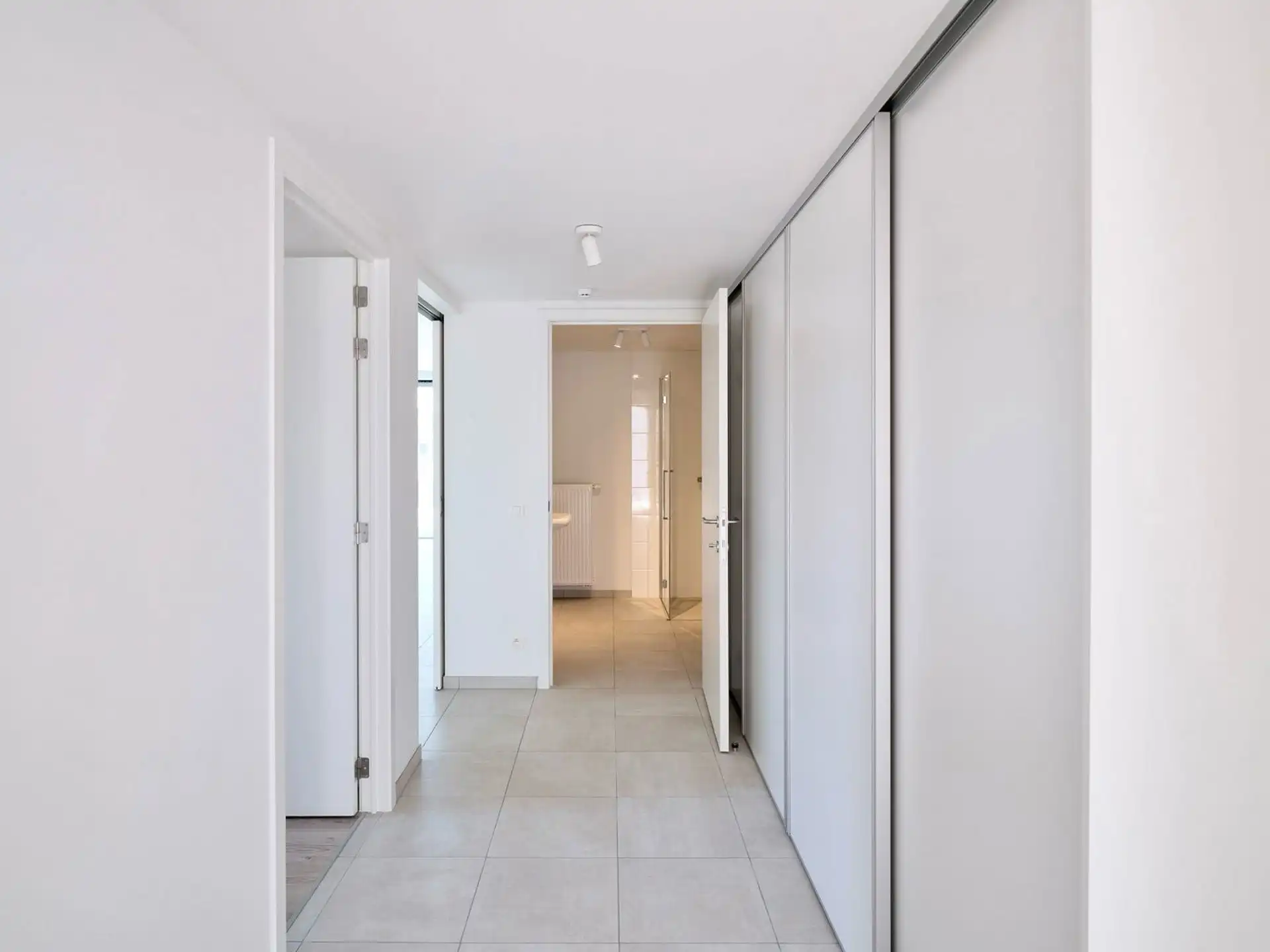 Topgelegen in het centrum: kwalitatief appartement met zicht foto 8