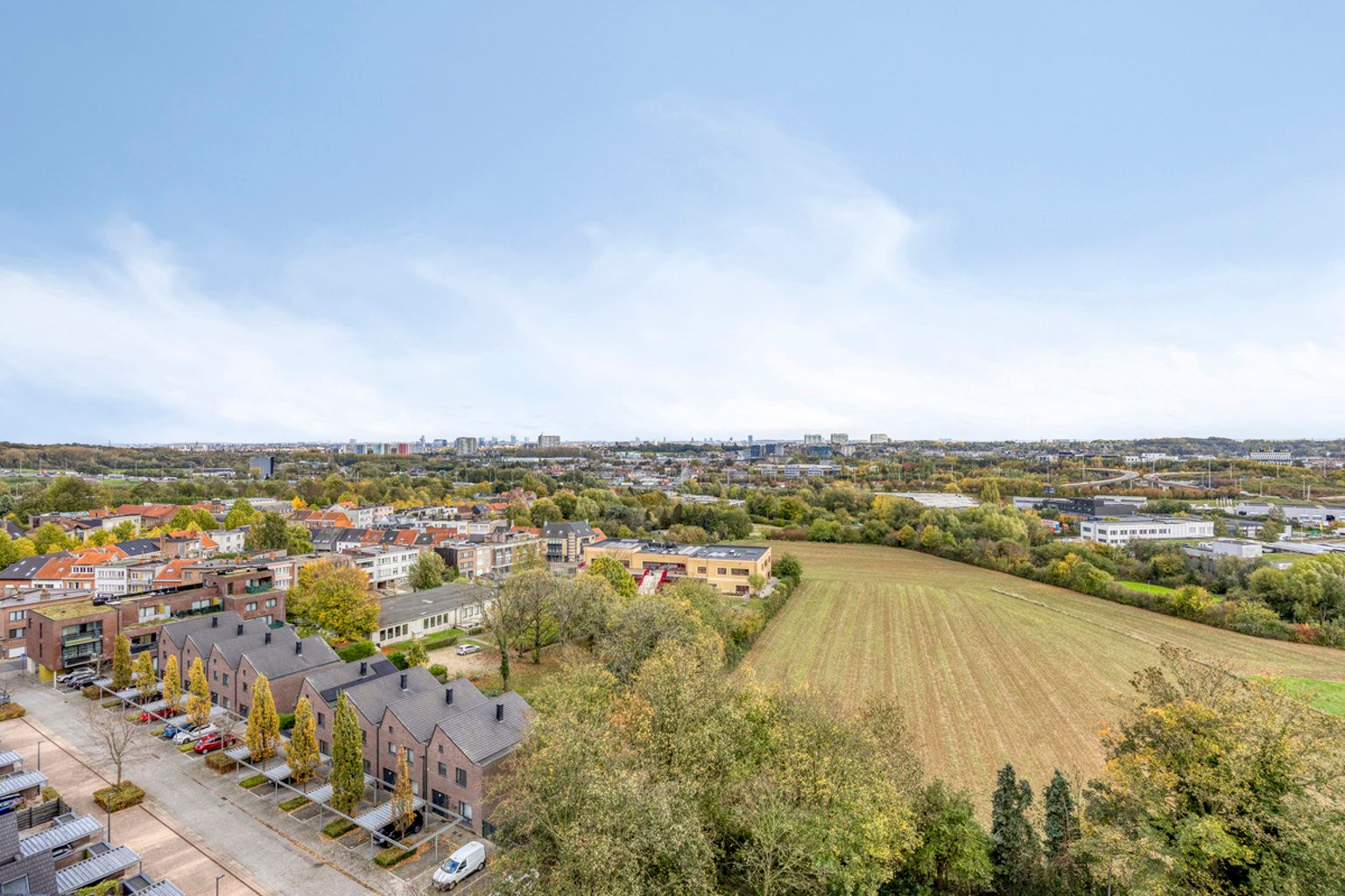 Instapklaar 2-slaapkamerappartement met panoramisch uitzicht foto 17