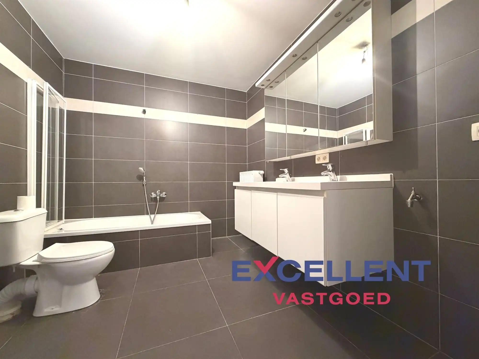 Instapklaar gelijkvloers appartement centrum Deinze foto 5