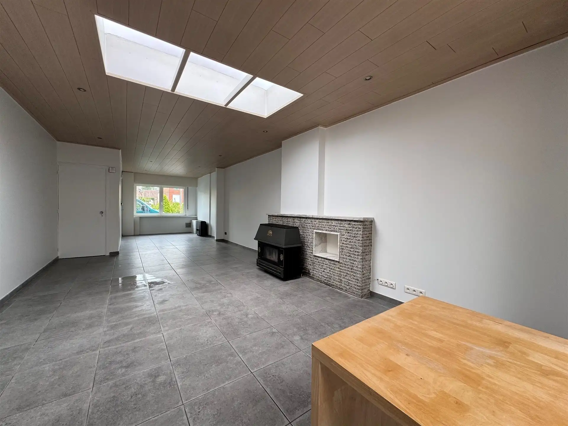 Vernieuwde woning met privé parking voor de wagen achteraan.  foto 9