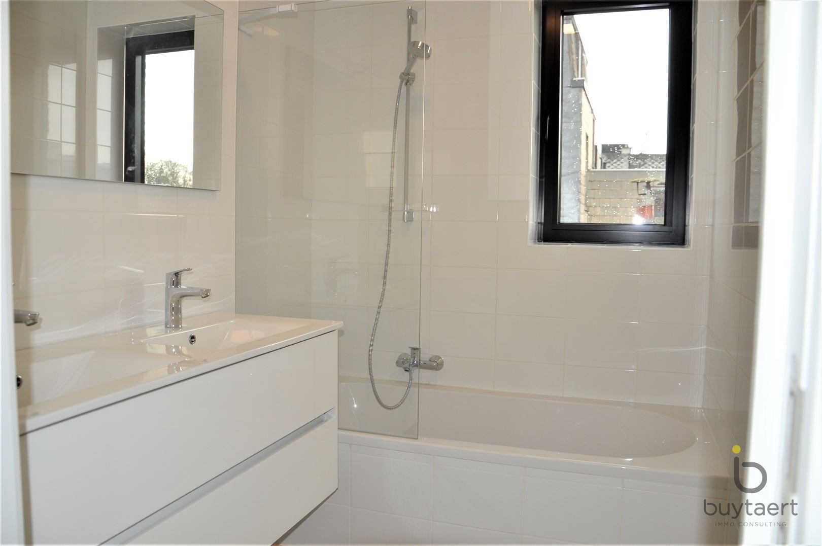 Recent appartement met twee slpks te Deurne. foto 6