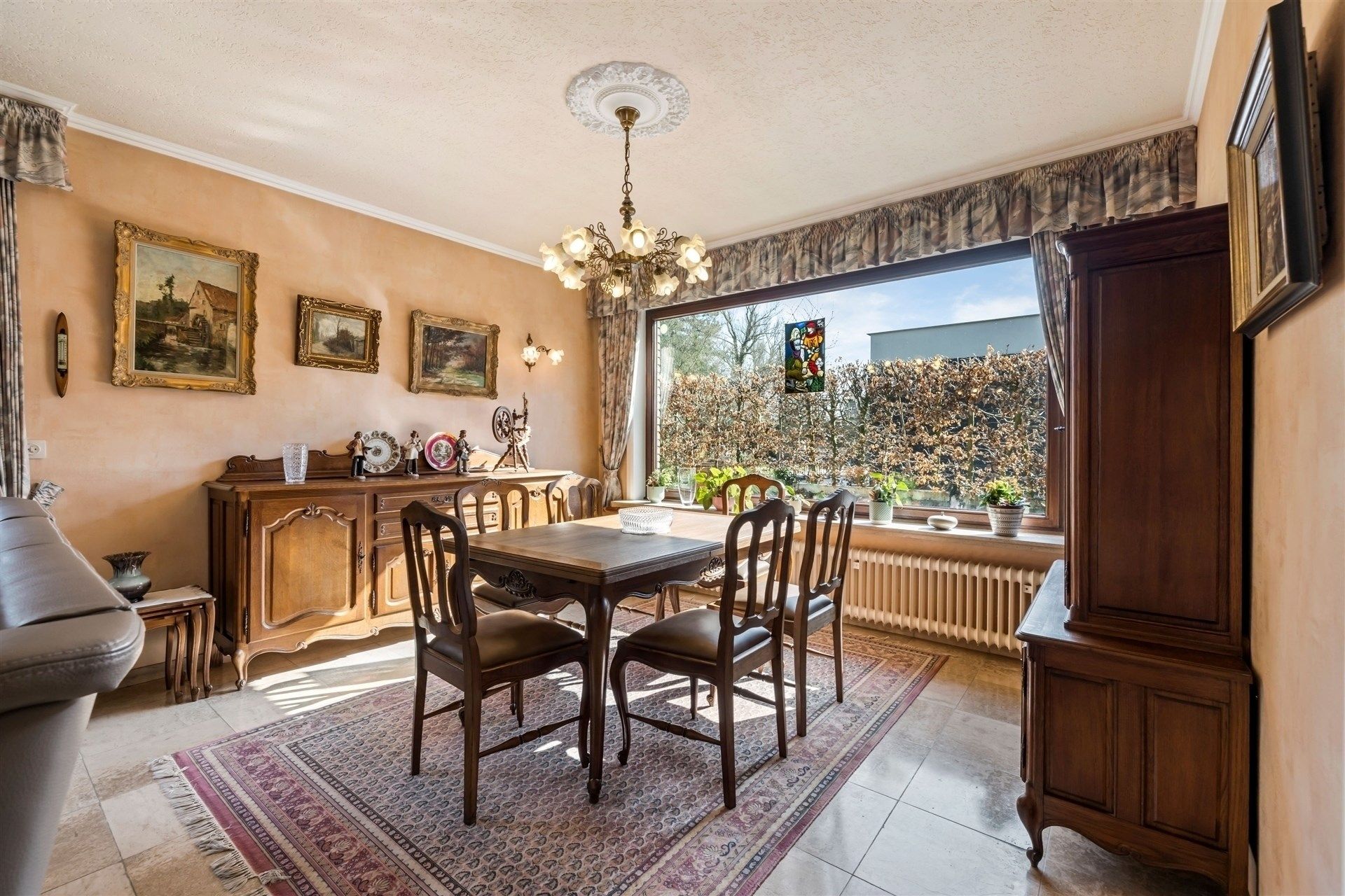 Uitstekend gelegen gezinswoning (type bungalow) met 4 slaapkamers, garage en een aangename tuin (1.067m²) foto 5