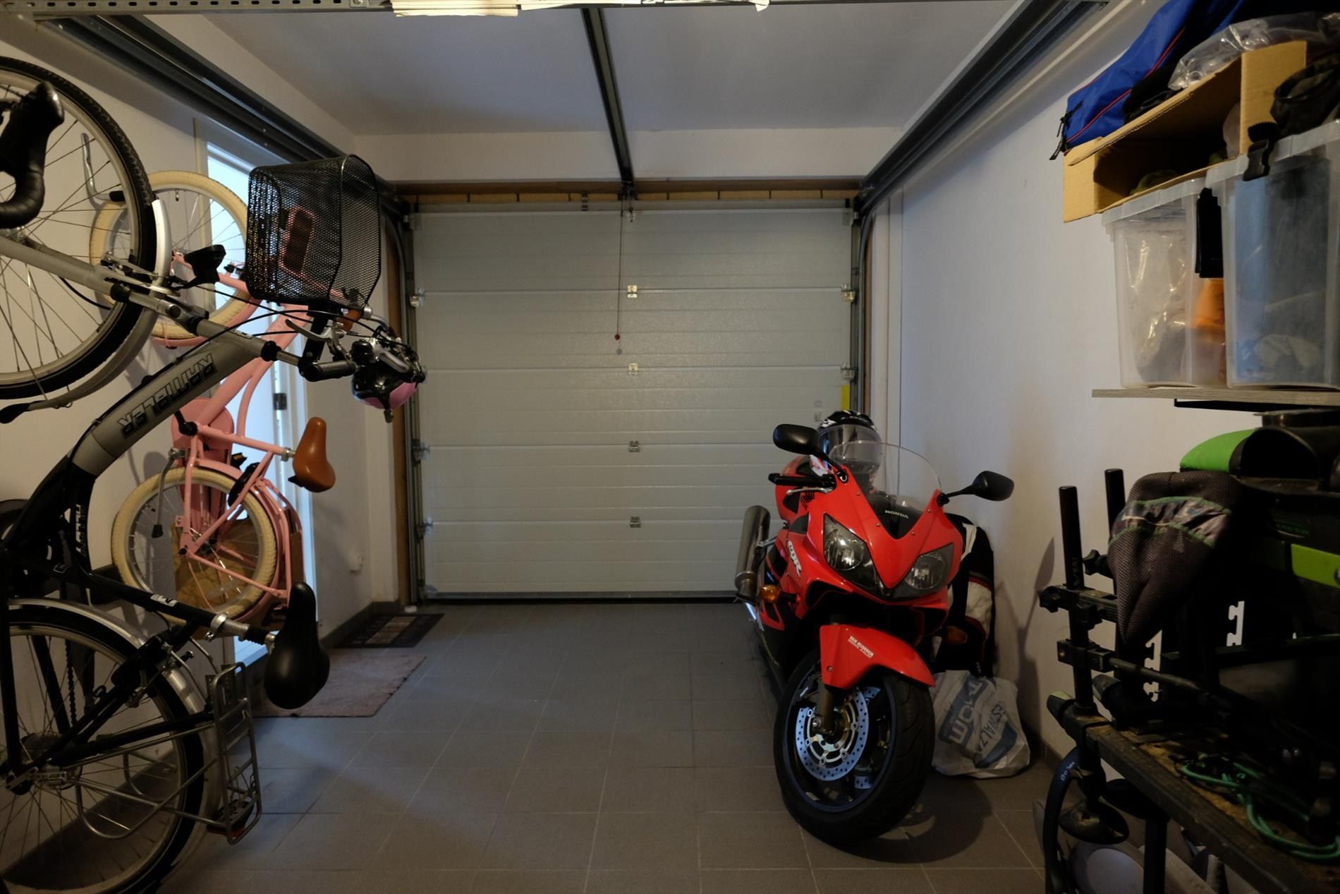 Recente rijwoning met garage foto 16