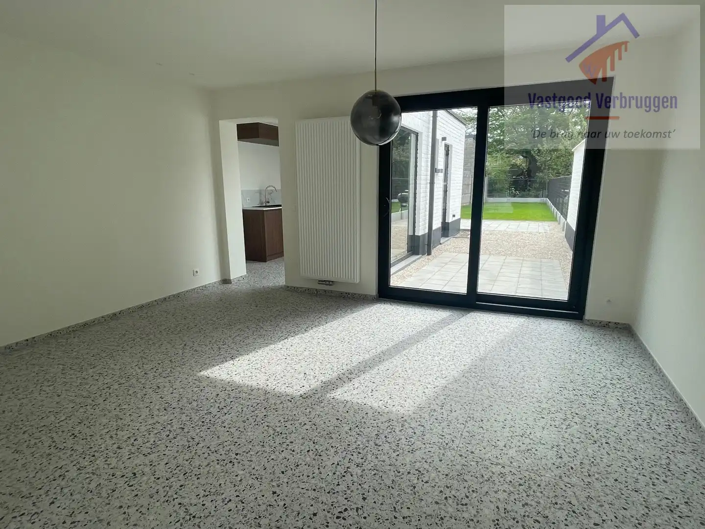 Volledig gerenoveerde woning met tuin en autostaanplaats op toplocatie foto 5