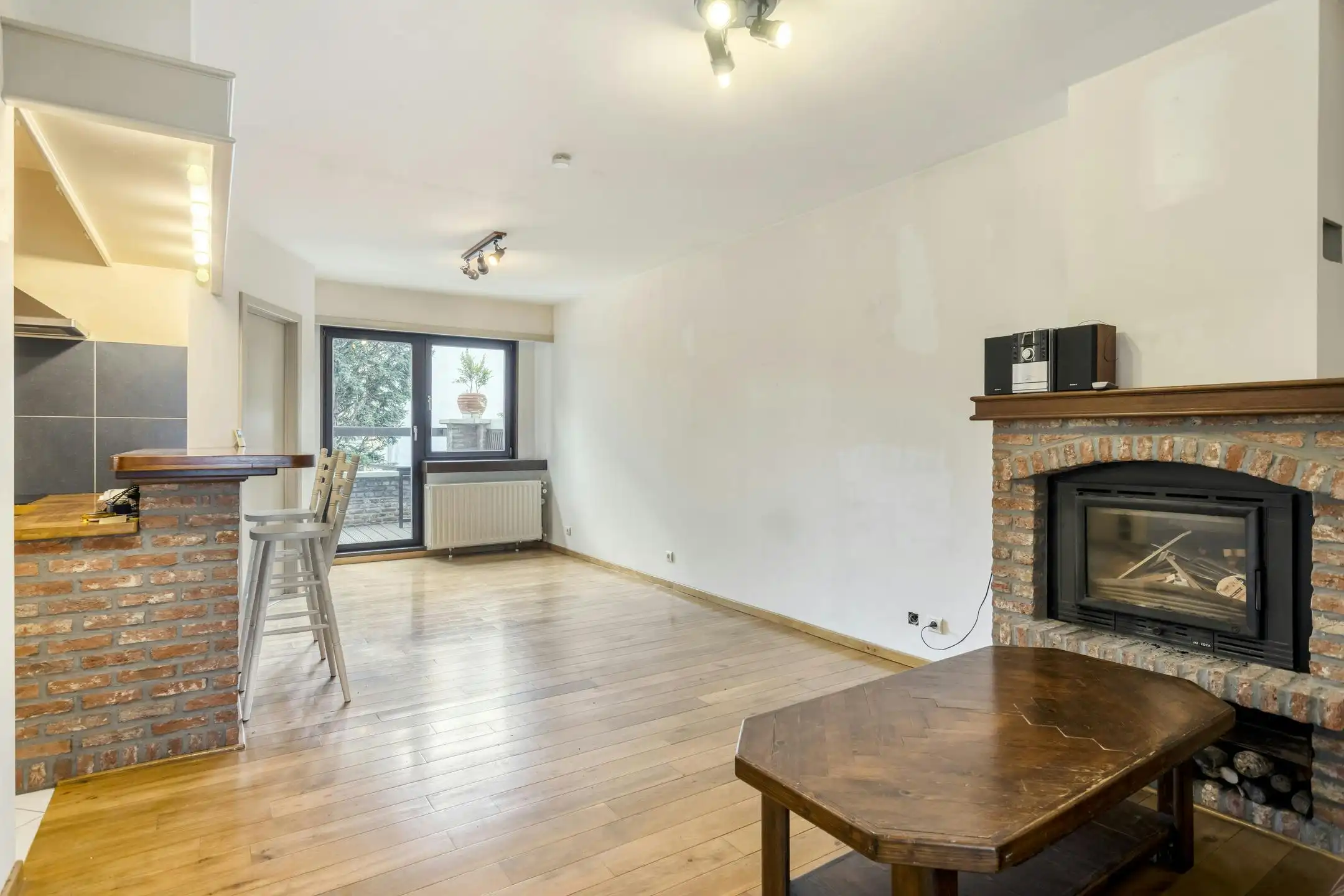 Opbrengsteigendom met garage en 3 appartementen te koop foto 4