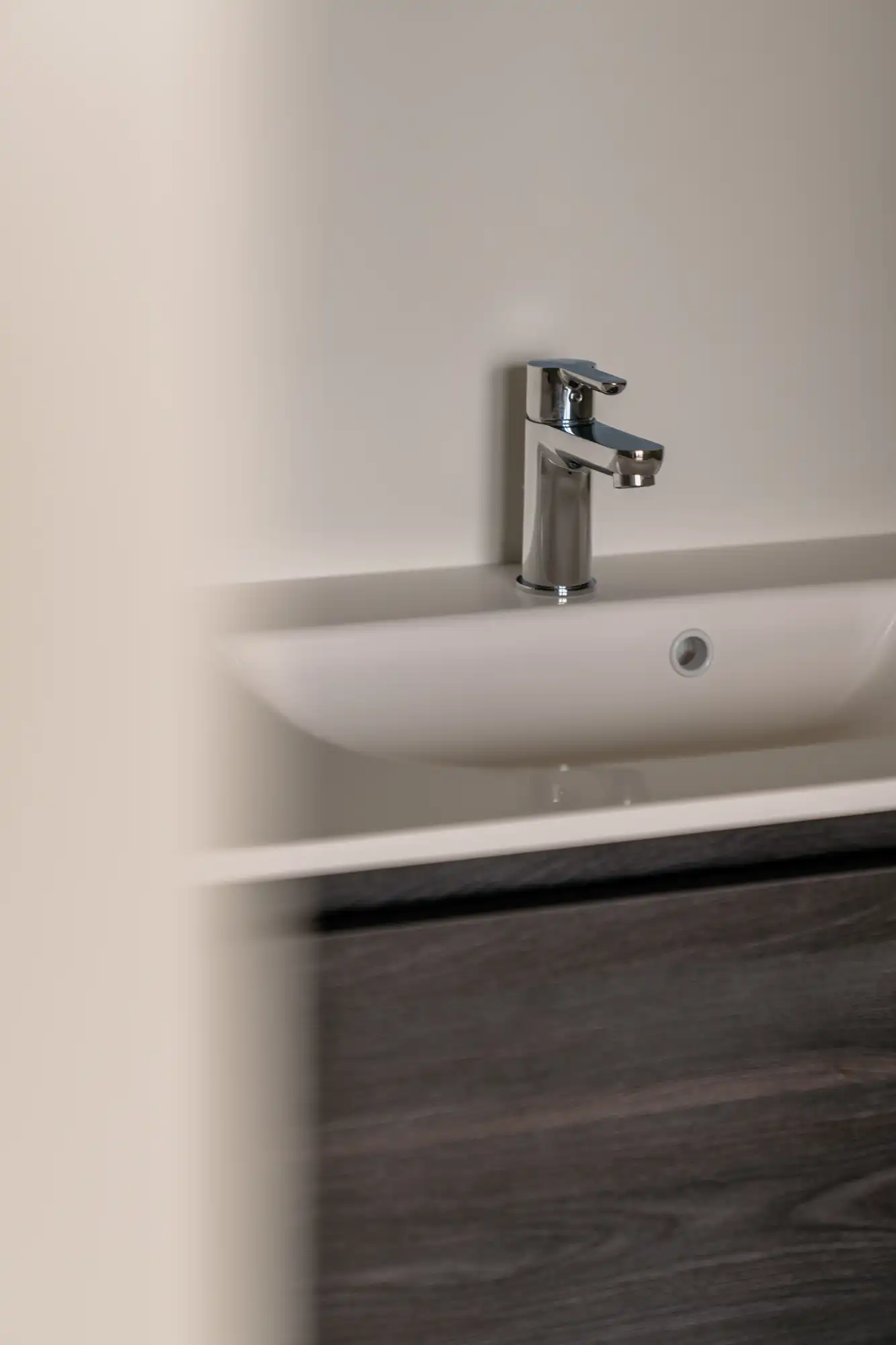 Max Dudler: uitgepuurde lijnen en Zwitserse precisie aan de Scheldekaaien. foto 14