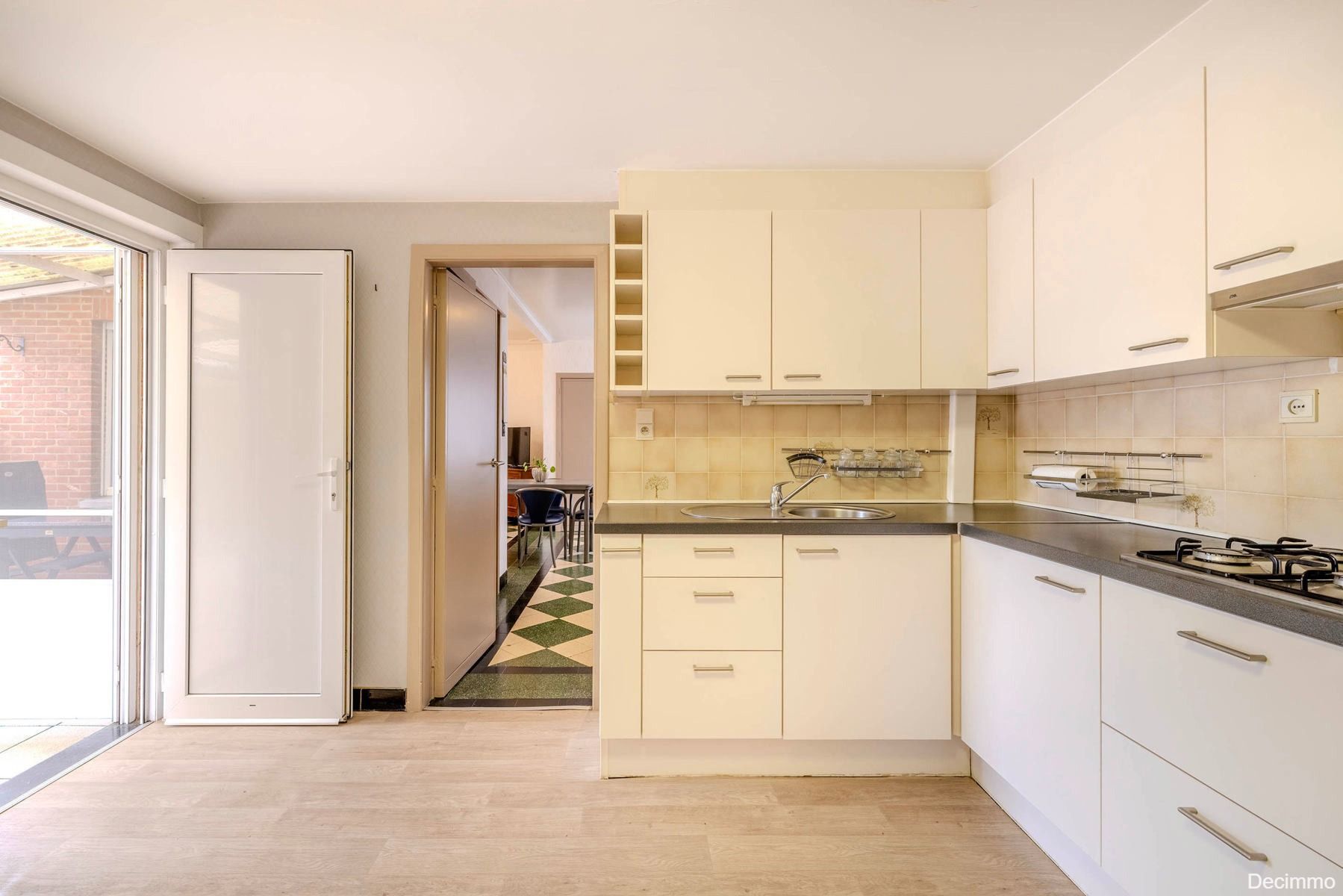 Op te frissen gezinswoning gelegen op rustige locatie foto 15