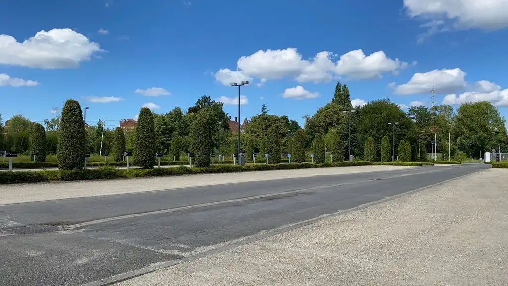 Lichtrijk kantoor te huur nabij R8 in Kortrijk foto 10