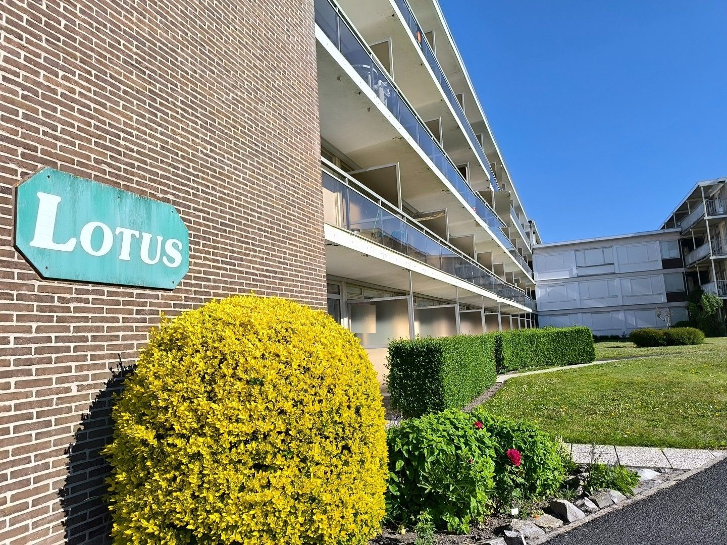 Hoofdfoto van de publicatie: Verzorgd 1-slaapkamerappartement te koop – Vosseslag, De Haan.