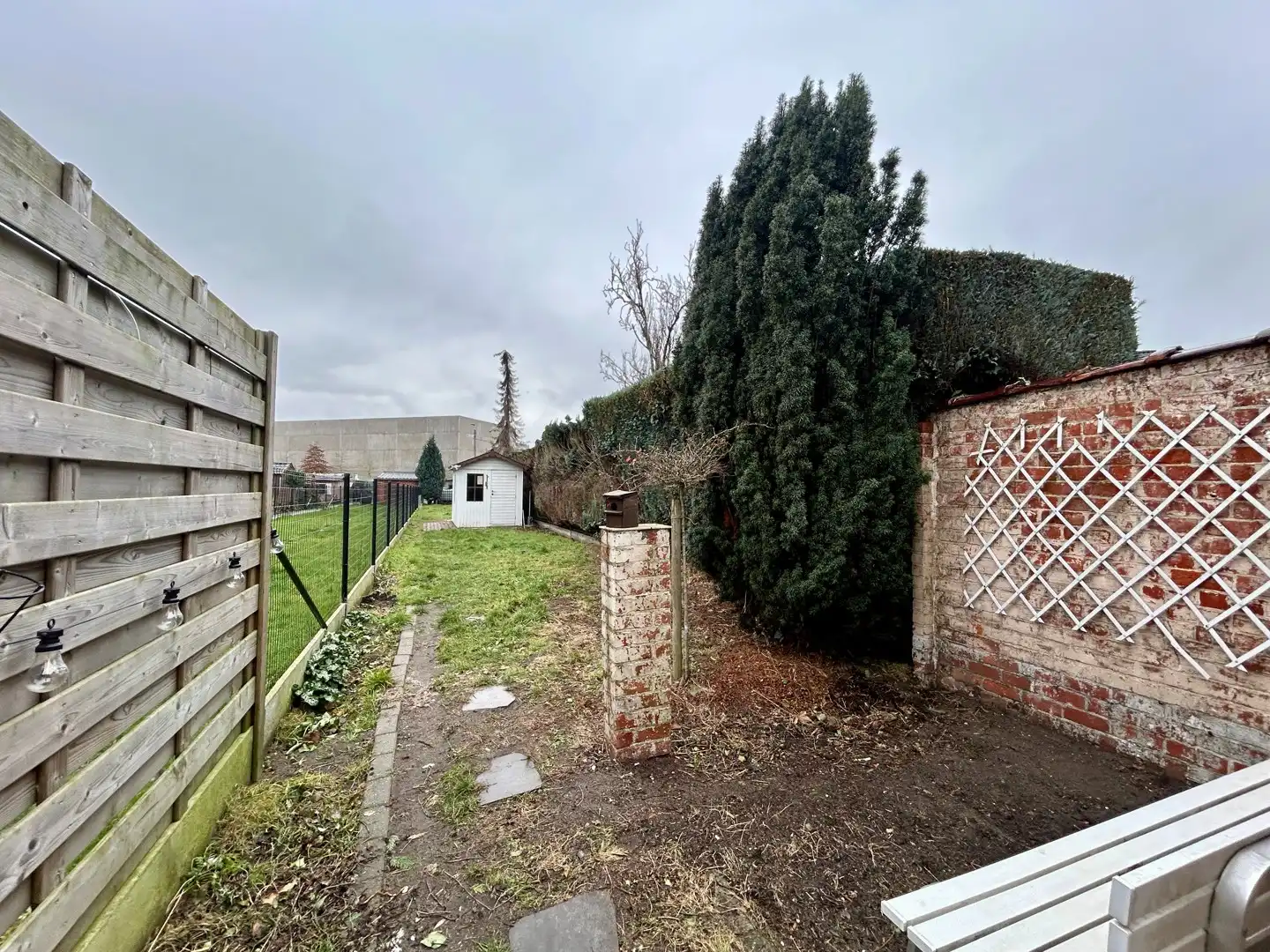 Karaktervolle rijwoning met tuin en garage te Izegem! foto 12