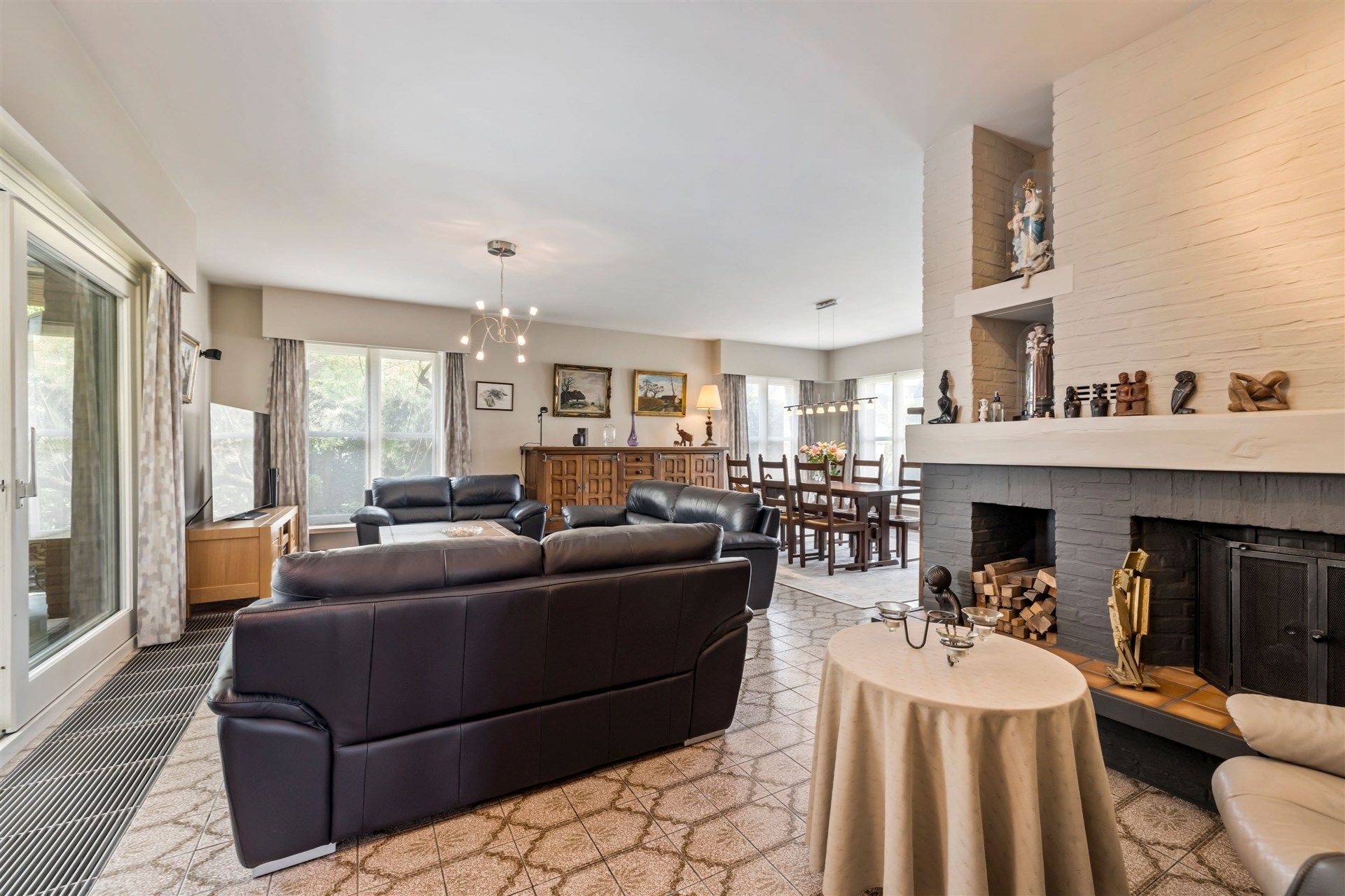 Ruim opgezette gezinswoning met 3 slaapkamers & mooi aangelegde tuin op een perceel van 1.016m² foto 5