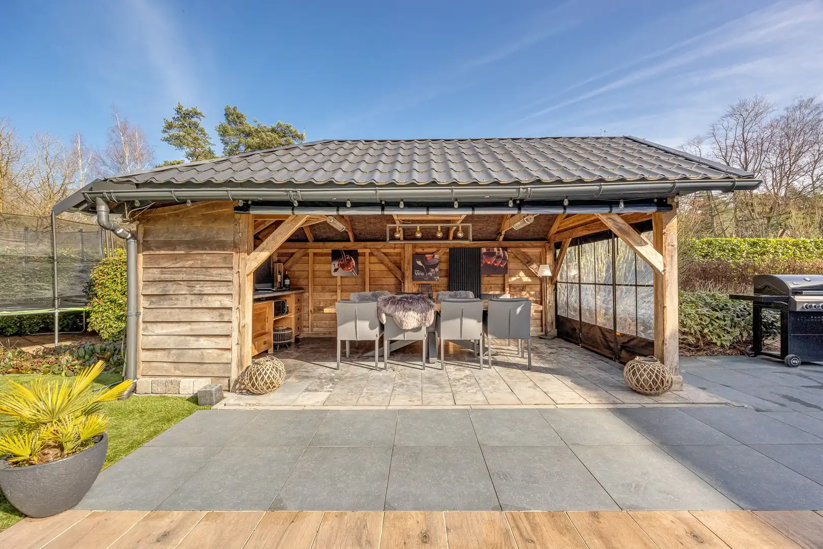 VILLA OP 2.118 M² foto 7