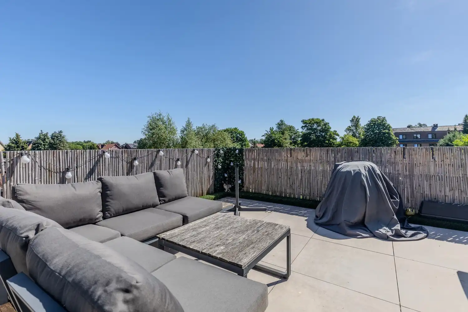 Energiezuinig duplex-appartement met twee slaapkamers, terras en autostaanplaats nabij Maastricht foto 15