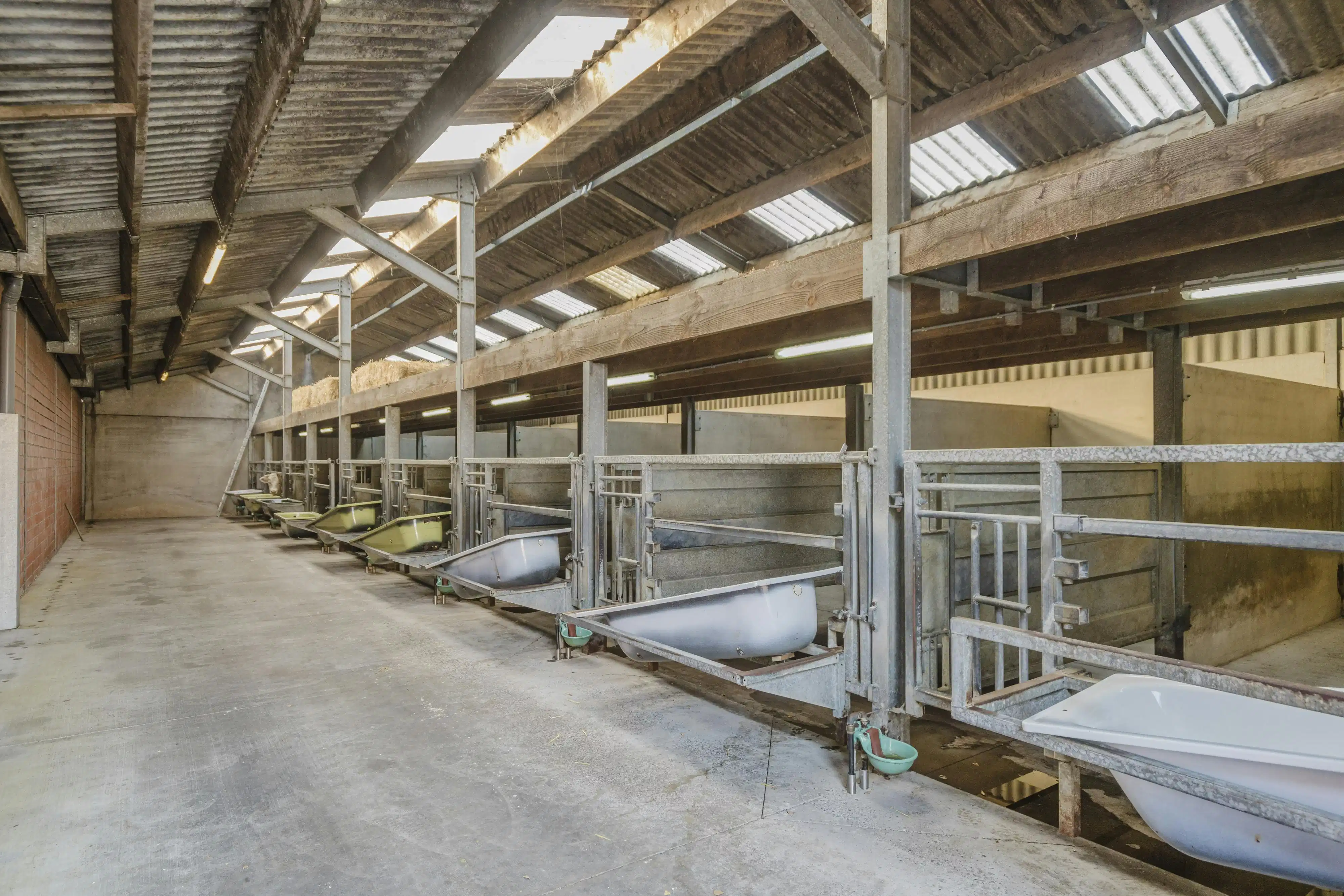 Villa met stallingen te koop op een ruim perceel van  10.026m² foto 24