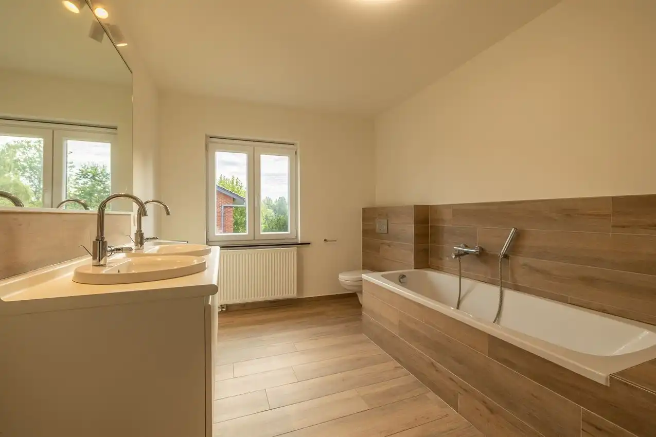 Volledig gerenoveerde woning met 3 slpk., veranda en magnifiek zicht vandaaruit foto 22