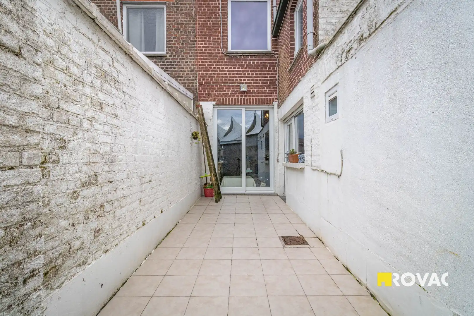 Rijwoning met 3 slaapkamers en koer foto 13