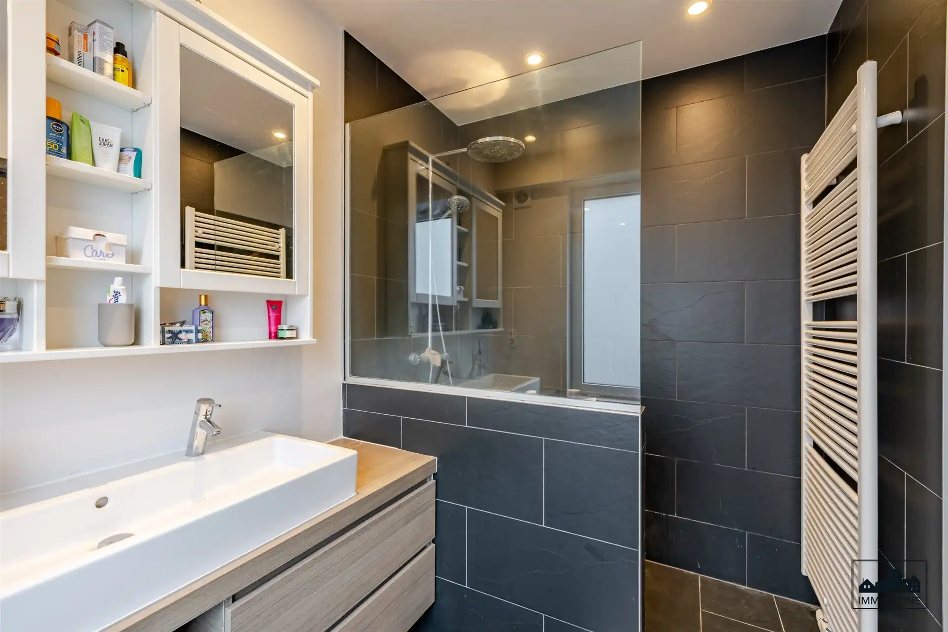 Instapklare woning met 3 slaapkamers en achteruitweg  foto 9