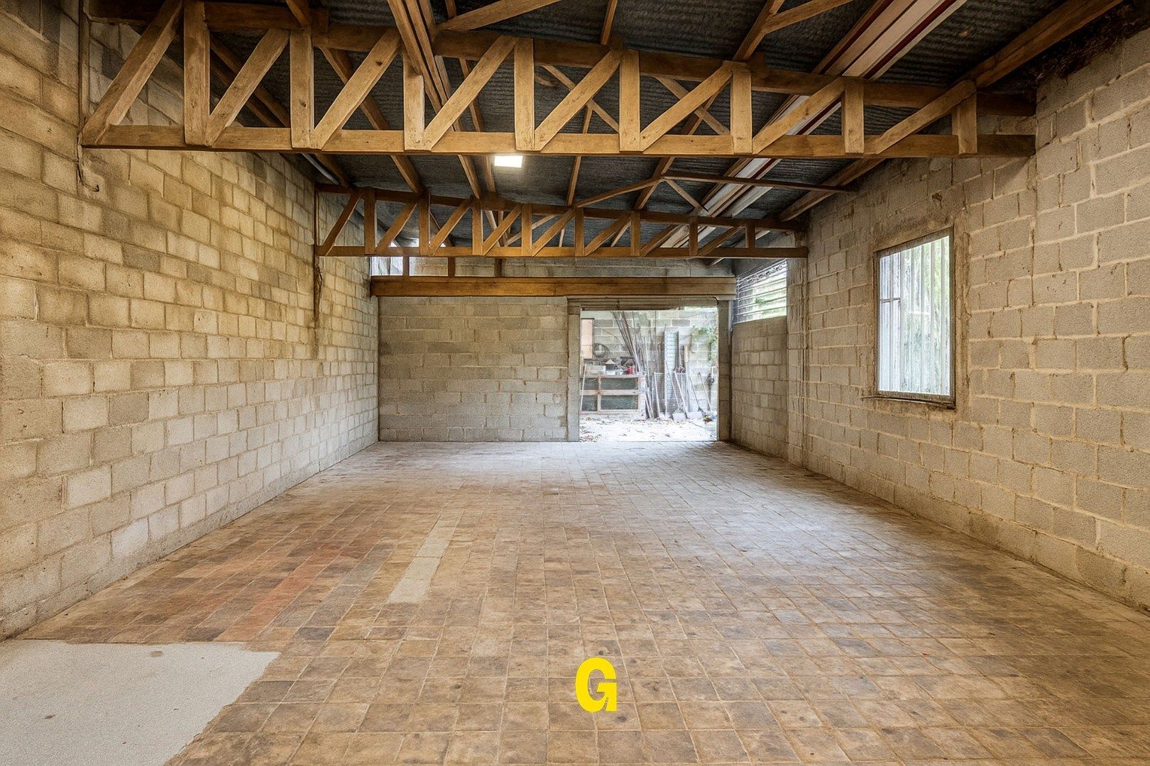 ***IN OPTIE*** Degelijk gebouwde halfopen woning met tuin en 315 m² vergunde opslagplaatsen en garage, vlak bij het centrum van Hoeselt foto 27