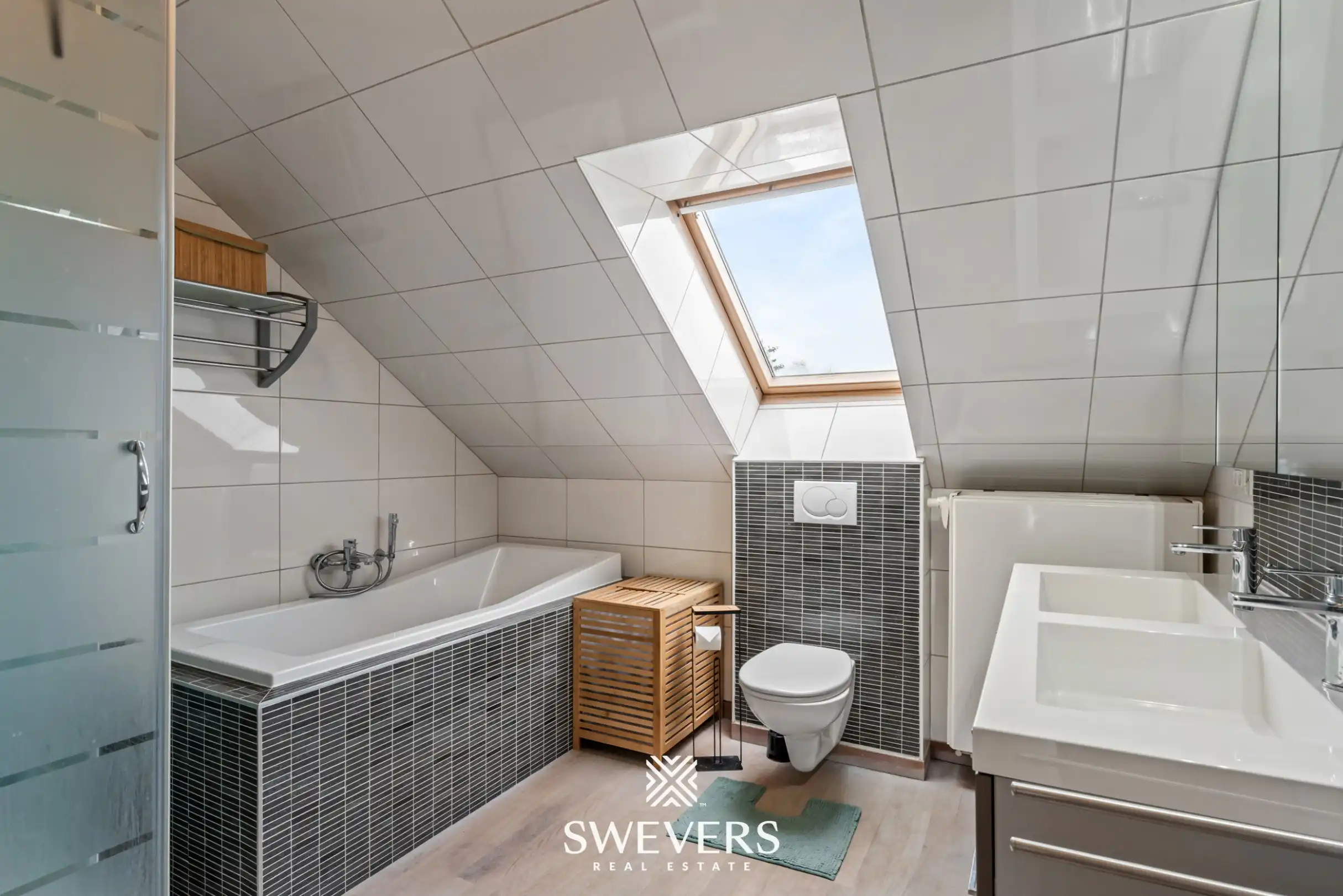 Zonnige bel-etage met dubbele garage en groot terras vlakbij het centrum van Heusden foto 20