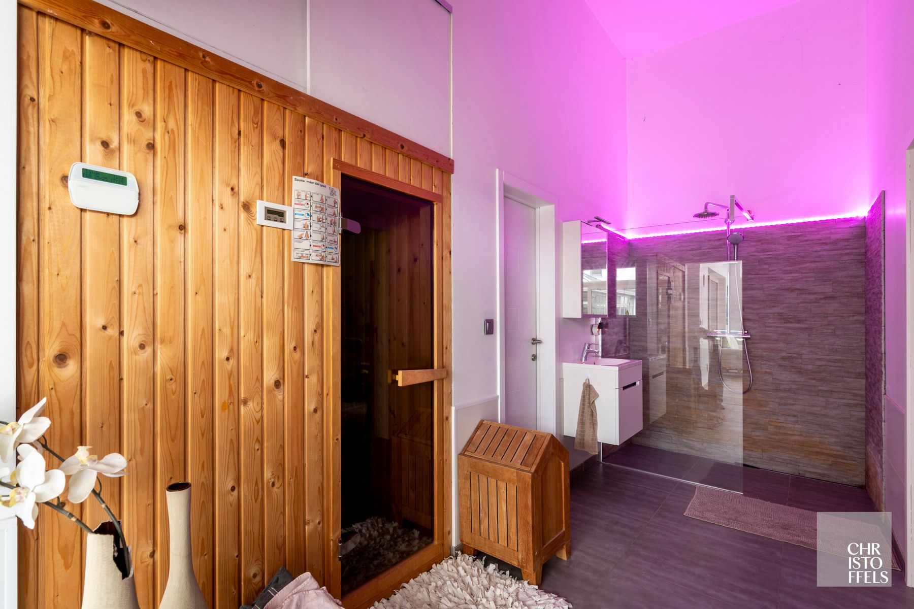 Totaal gerenoveerde villa (362 m²) met poolhouse (239 m²) in Opoeteren foto 28