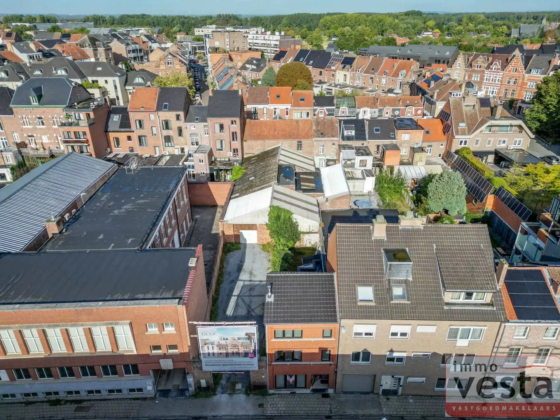 Degelijke eengezinswoning nabij centrum foto 23