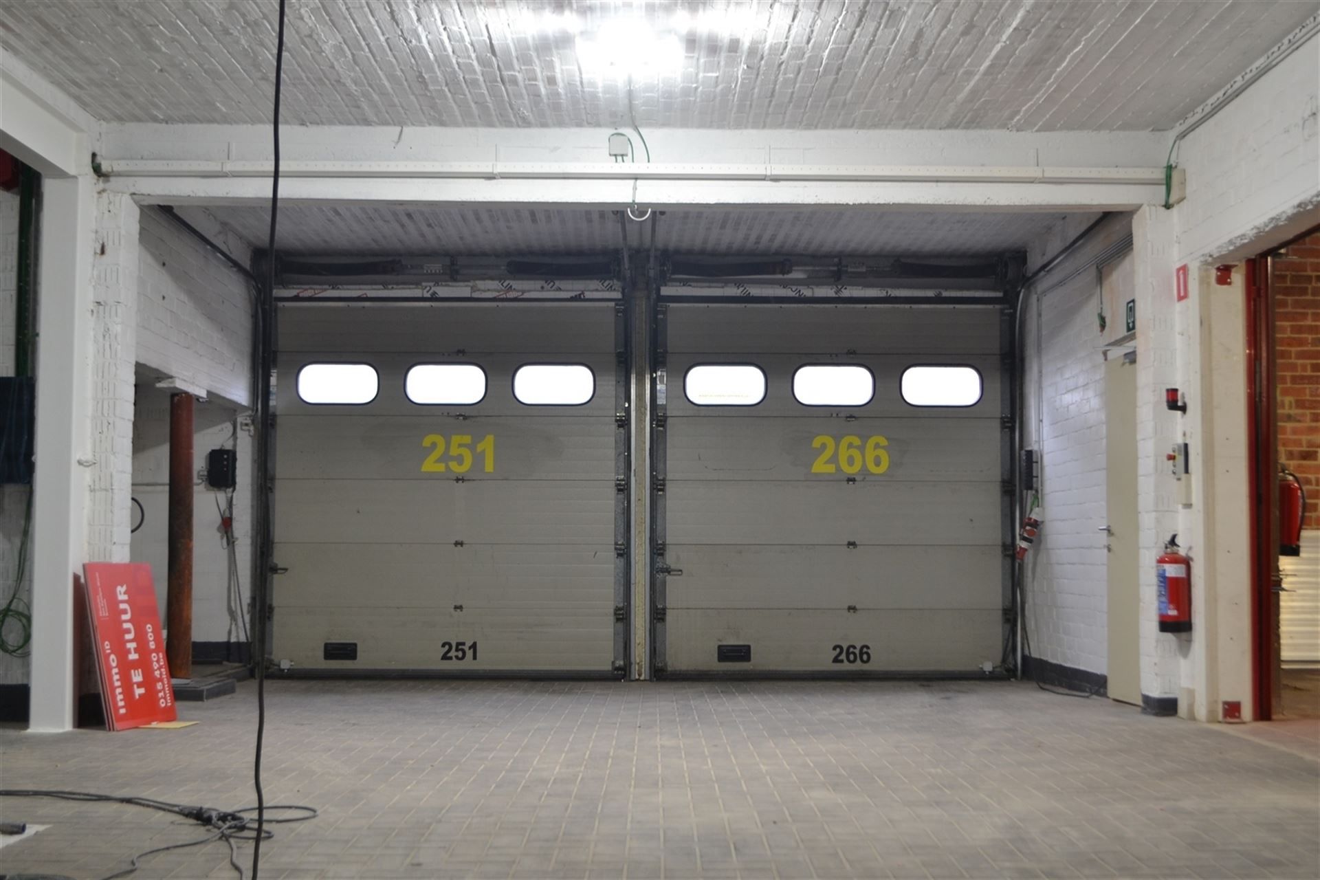 Afgesloten duplex stockage unit (+/- 128 m²). foto 4