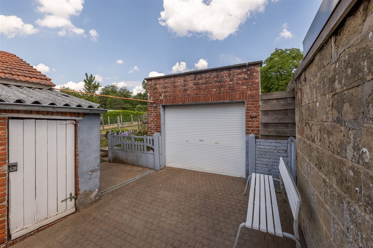 robuuste te renoveren woning op 11a10ca foto 9