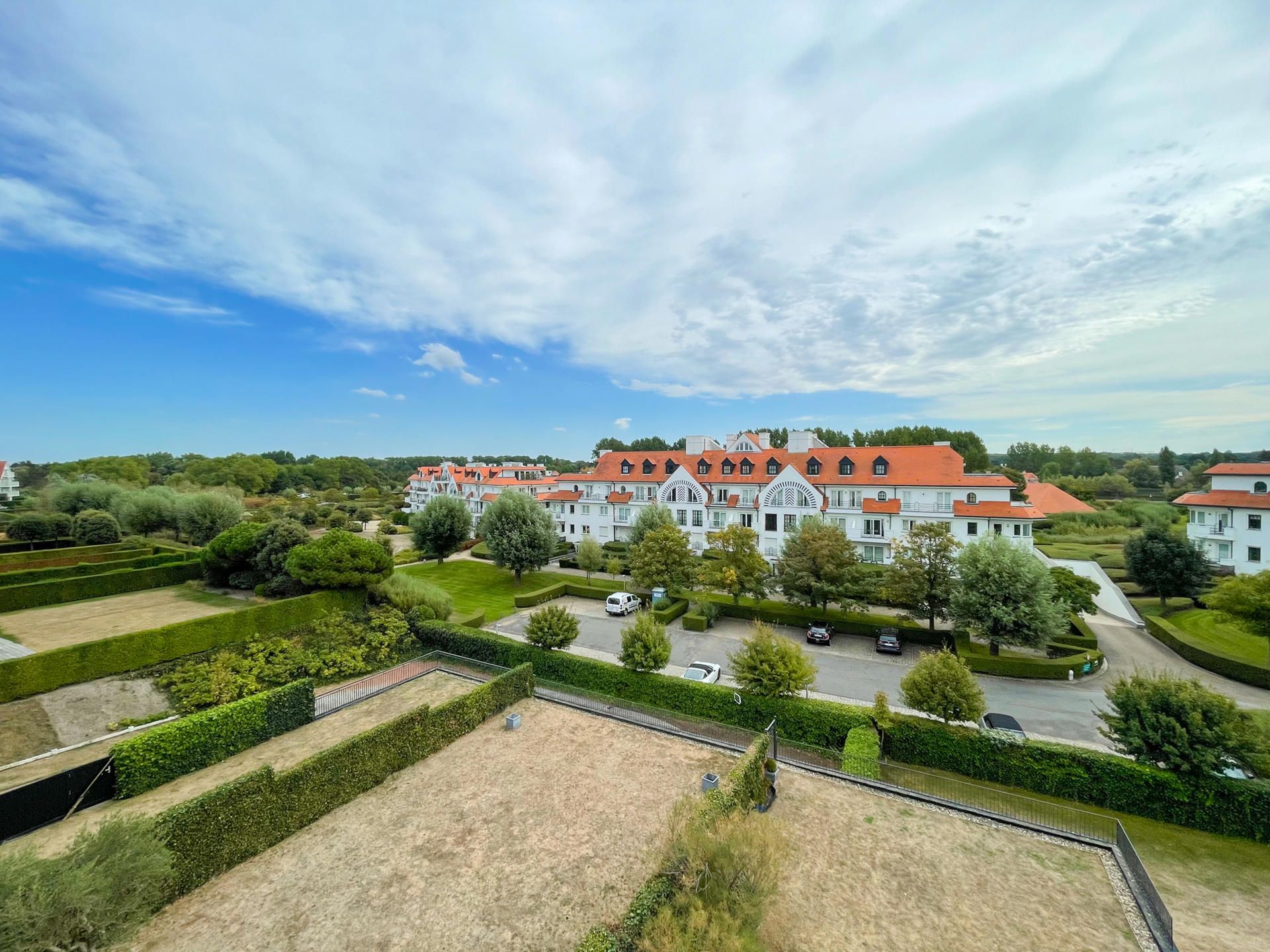 Lichtrijk HOEKappartement in VILLAresidentie op Kustlaan... foto 4