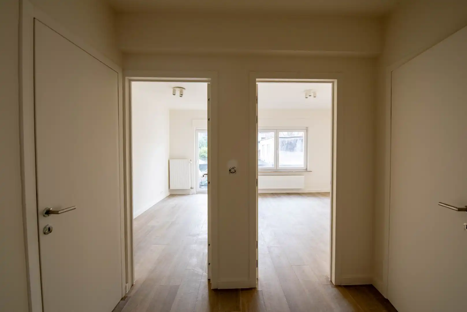 Volledig gerenoveerd appartement met 2 slk en terras foto 7