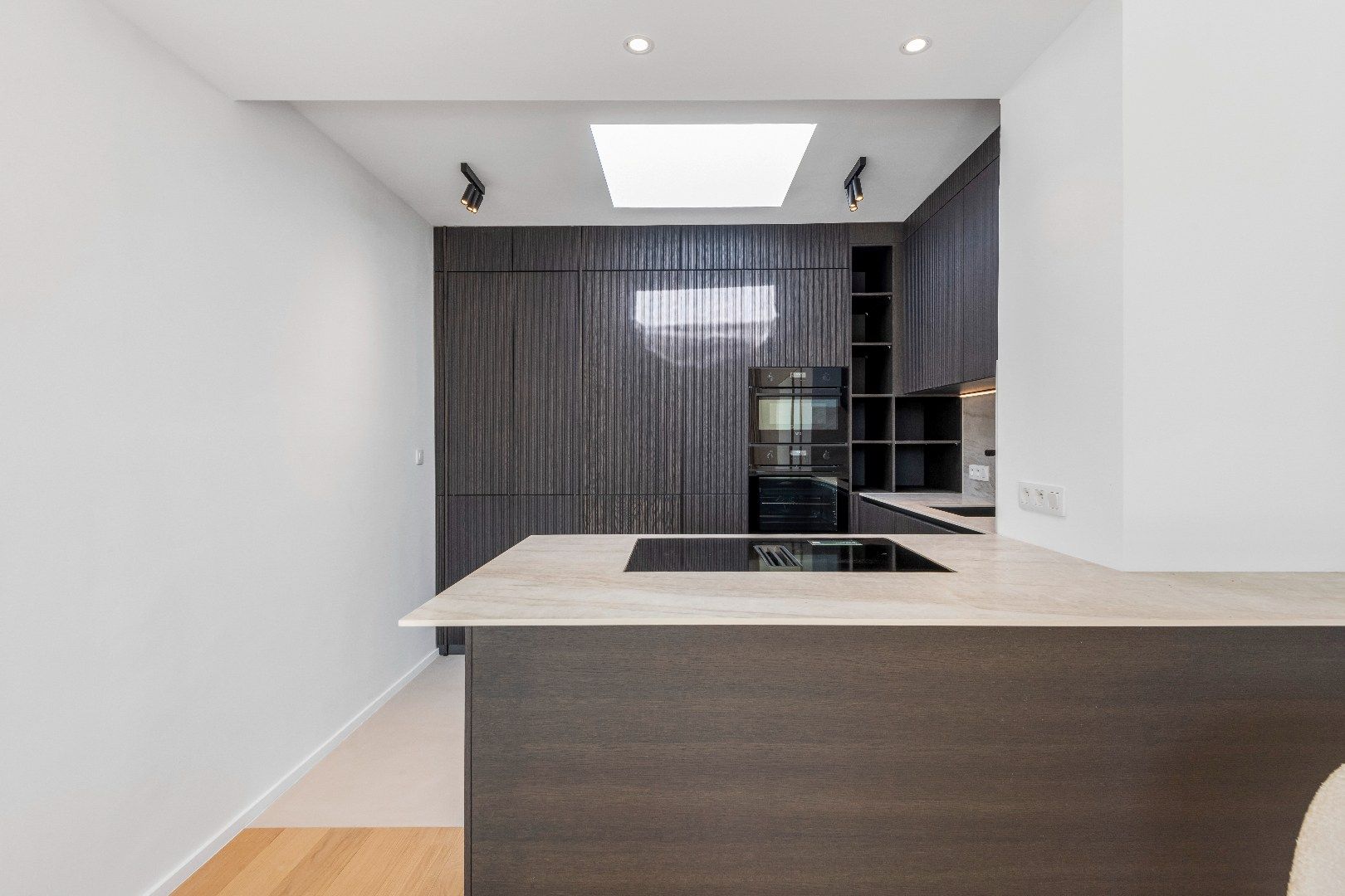 Zeer zonnige penthouse met open zicht vlakbij de Dumortierlaan. foto 9