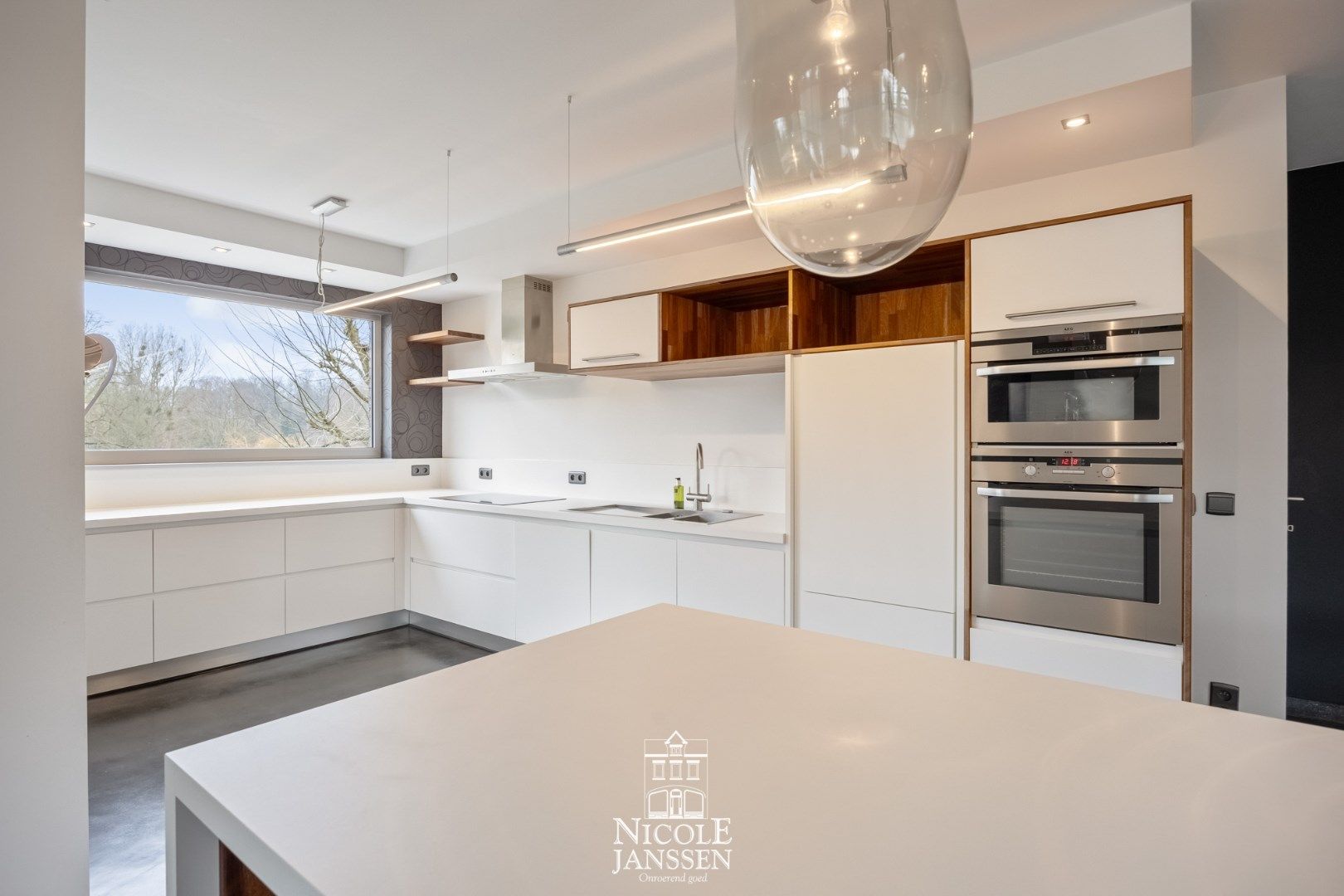 Zeer moderne en luchtige woning in een rustige, groene omgeving foto 9