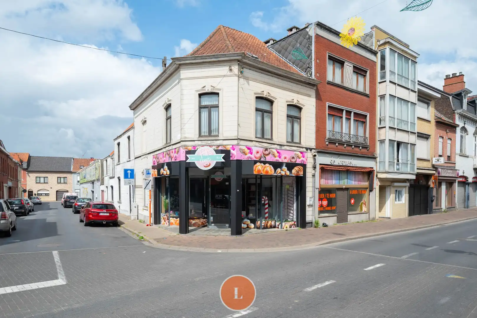 handelspand met appartement foto {{pictureIndex}}