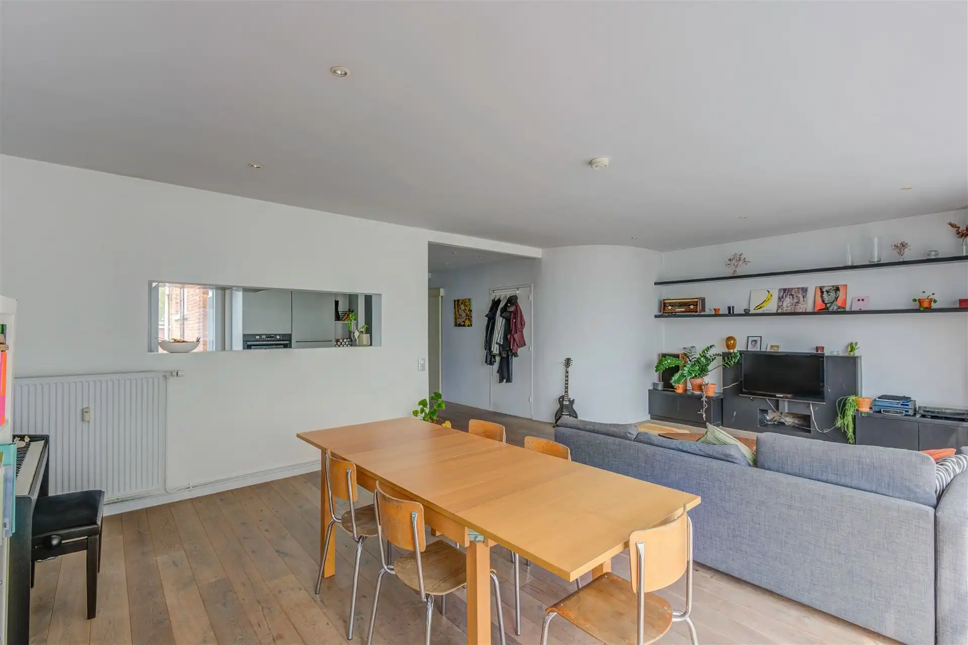 Licht ruim appartement met 2 slaapkamers en terras  foto 5