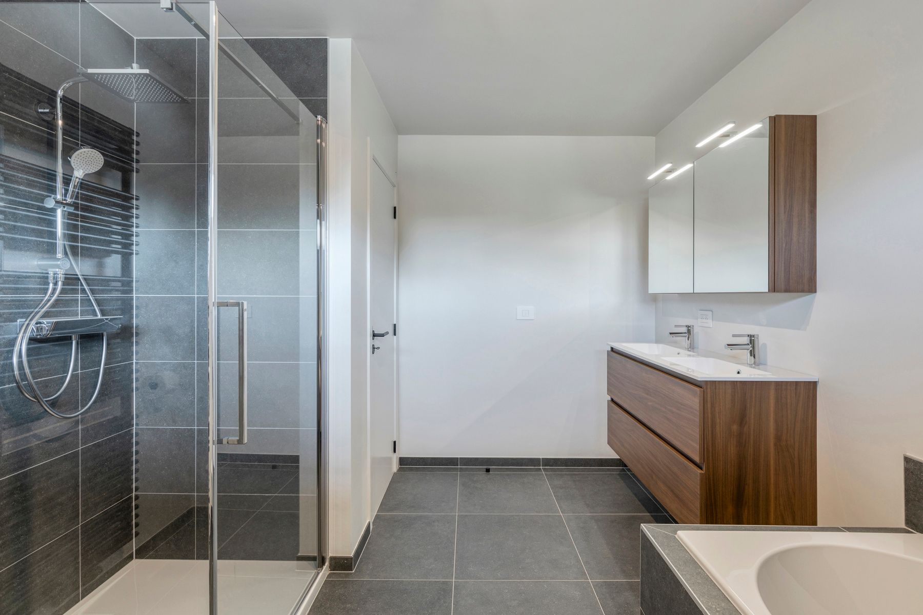 Gerenoveerde woning met 3 slaapkamers foto 15