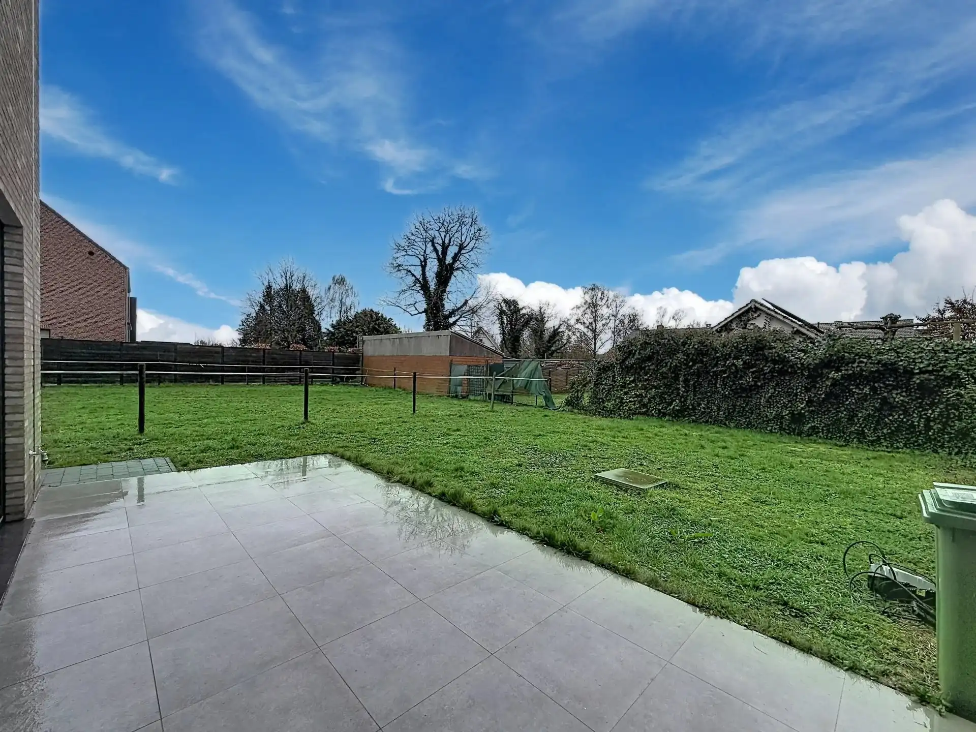 Prachtige nieuwbouw-woning te huur met 3 slaapkamers, terras en tuin en zonnepanelen. foto 17