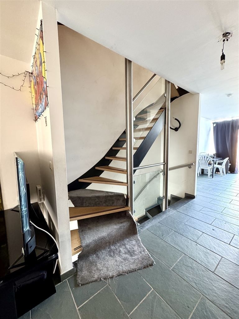 Opbrengstgebouw met twee appartementen in hartje Maaseik.  foto 15