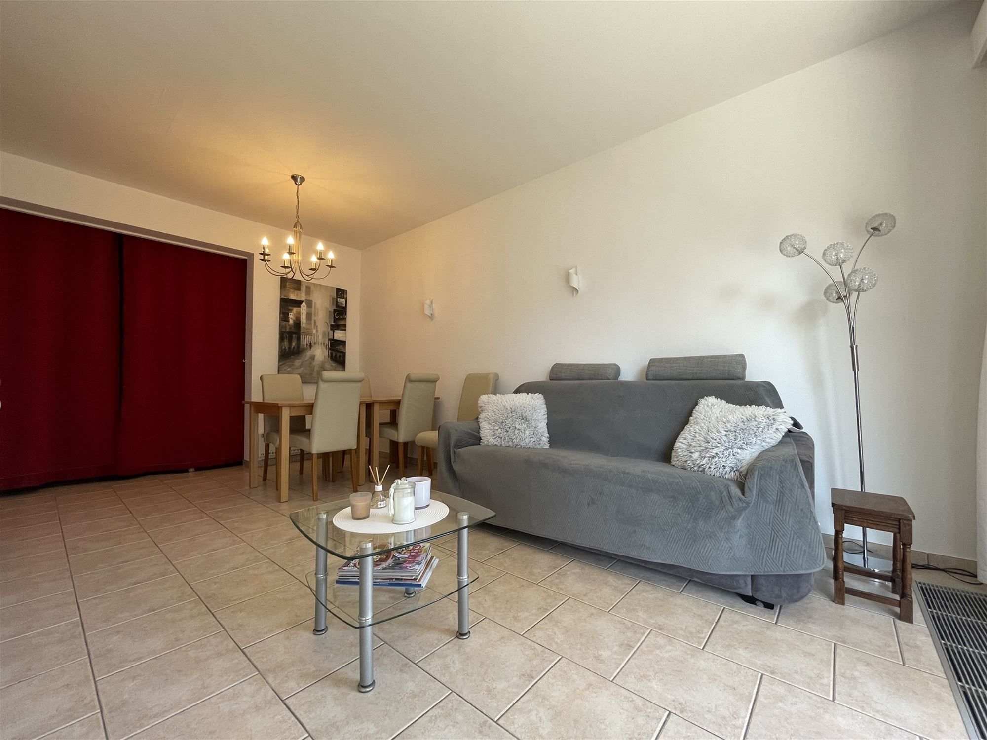 Gemeubelde studio foto 5