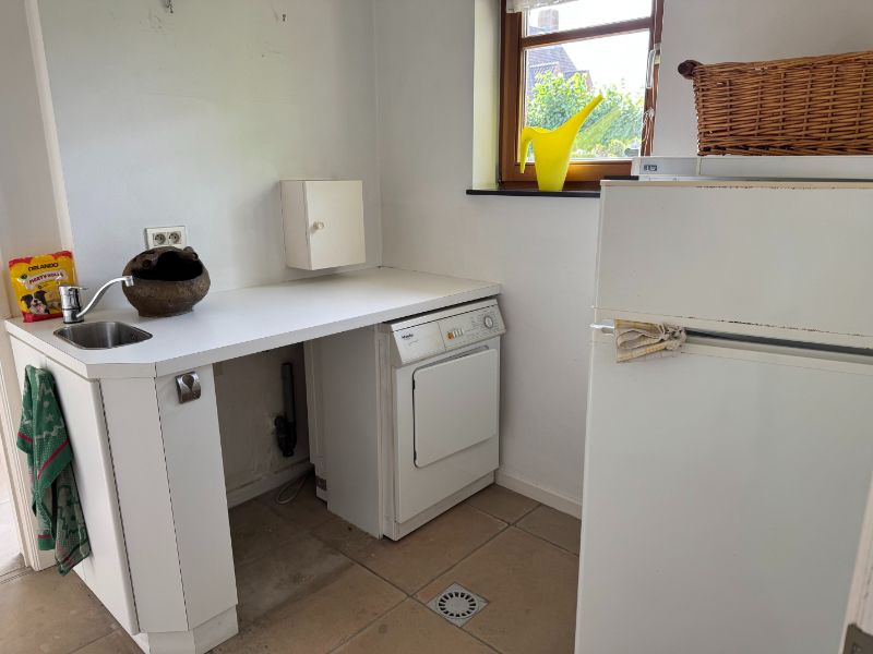 TE HUUR villa in rustige buurt foto 17