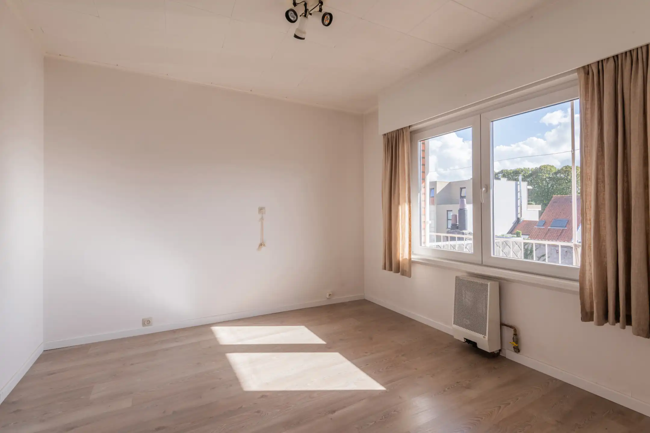 Instapklaar 2-slaapkamerappartement met zonnig terras te koop in De Panne. foto 17